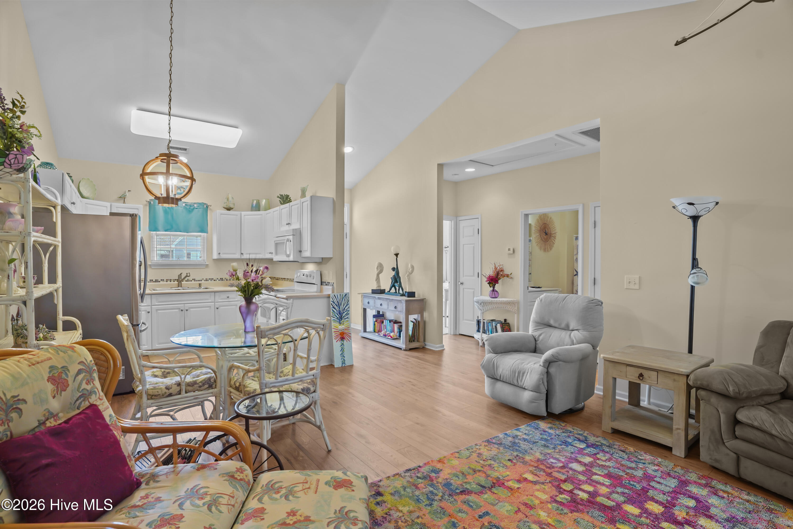 100570621 | Photo 12