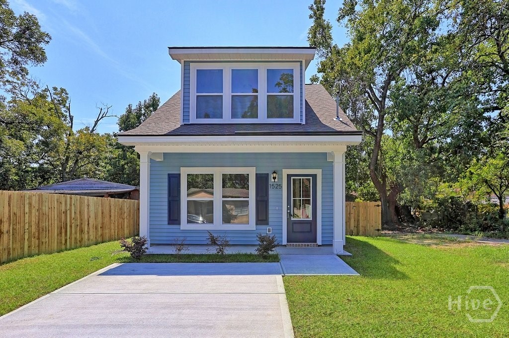 Photo 2 of Single family home for sale at 1525 New Castle St, Savannah, GA 31415 | MLS# SA360617 | Listing updated on 2026-09-22