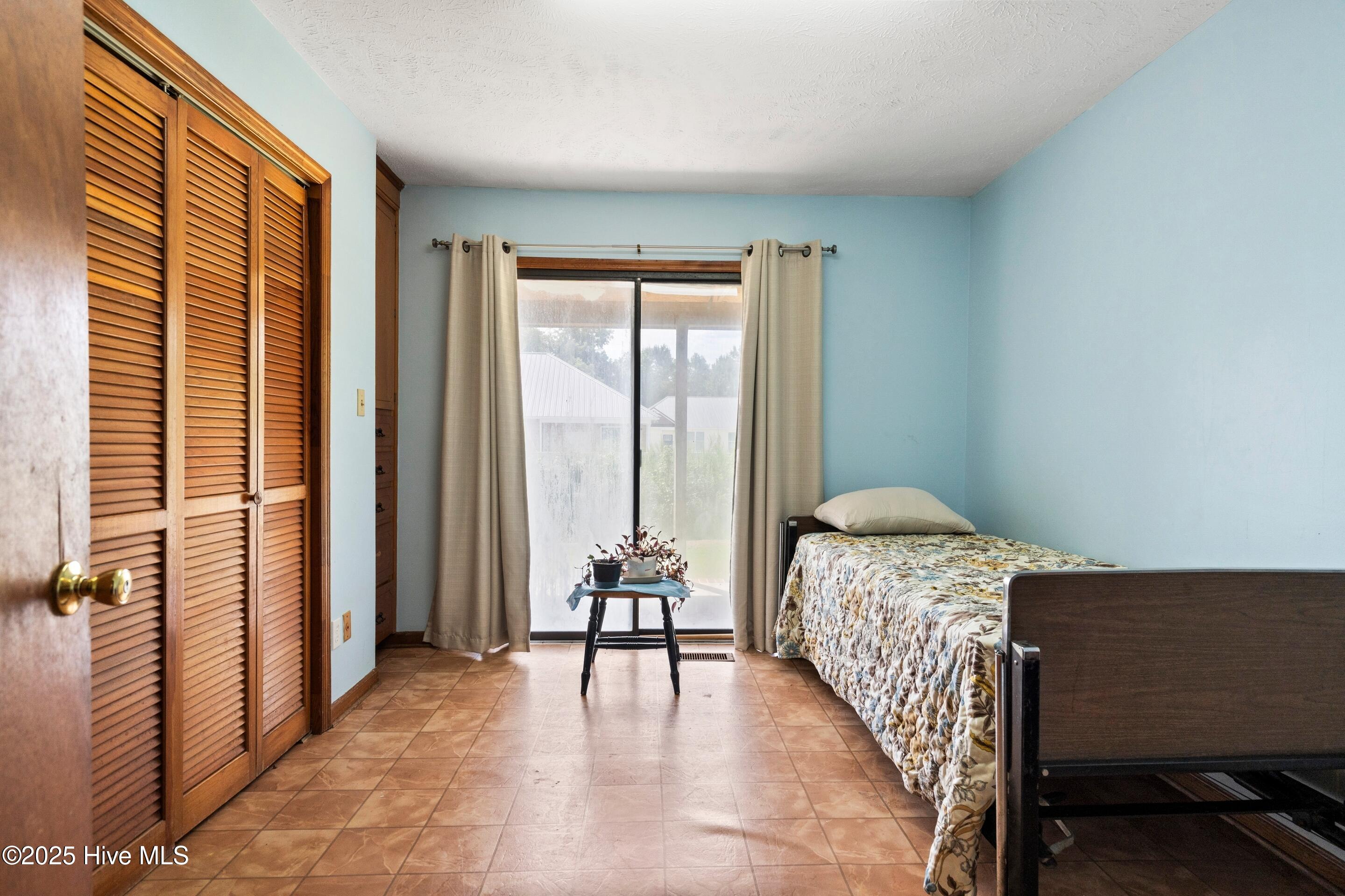 100528084 | Photo 36