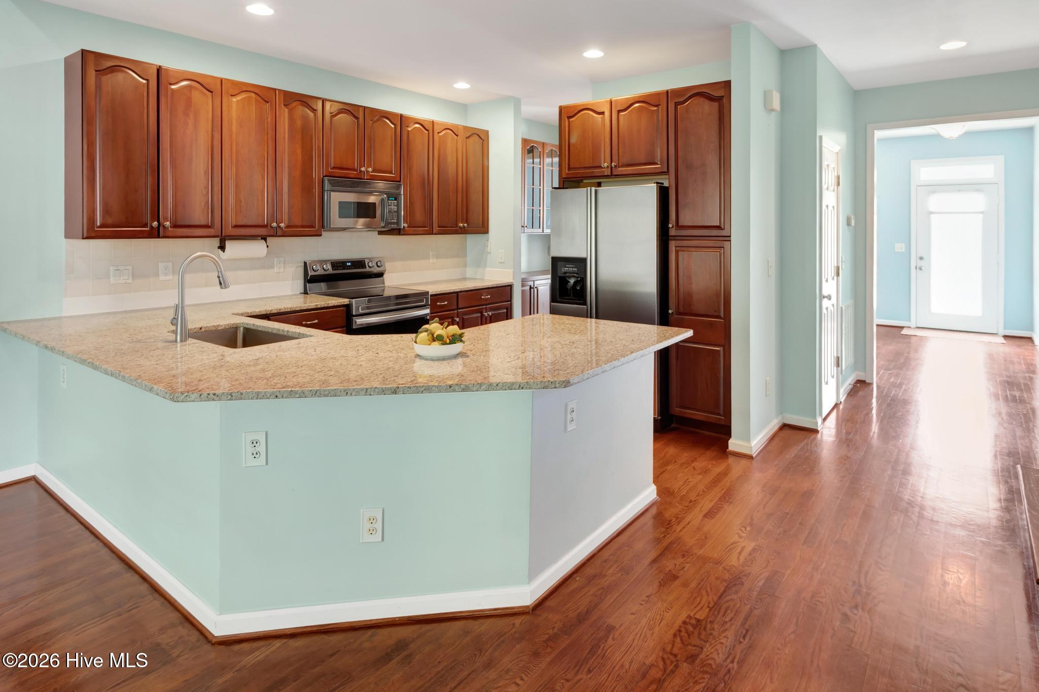 100569347 | Photo 13