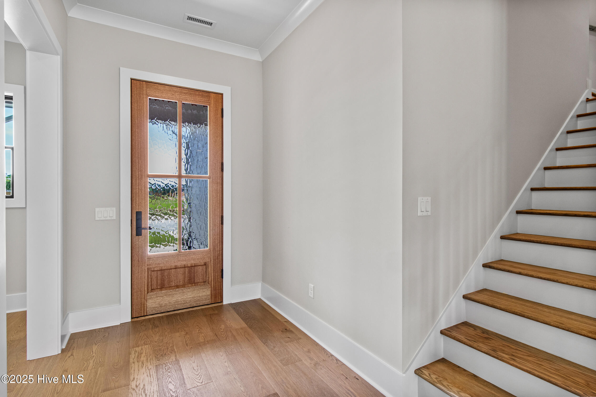 10 Foot ceilings with 8 feet interior doors for maximum height feeling!