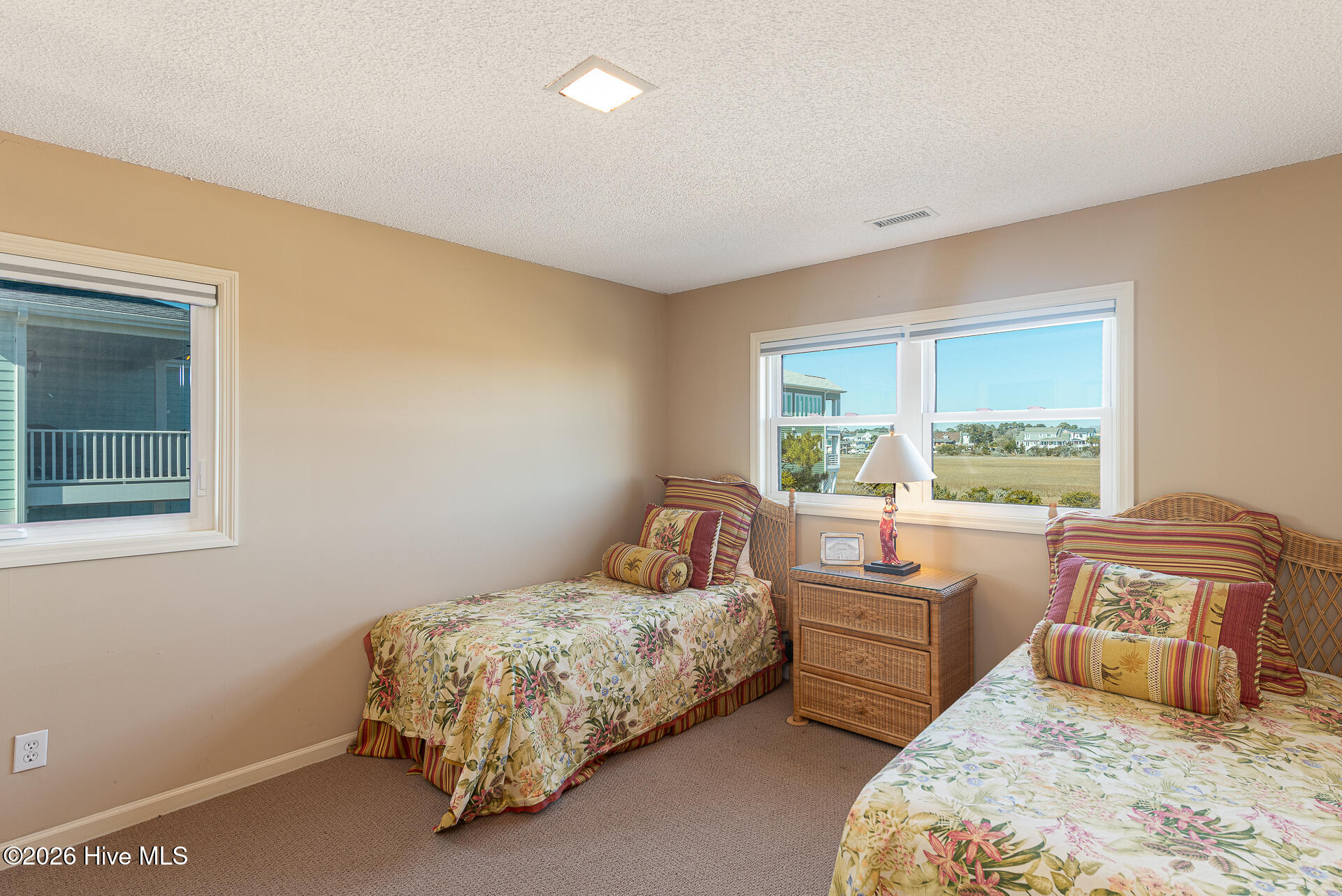 100556011 | Photo 35