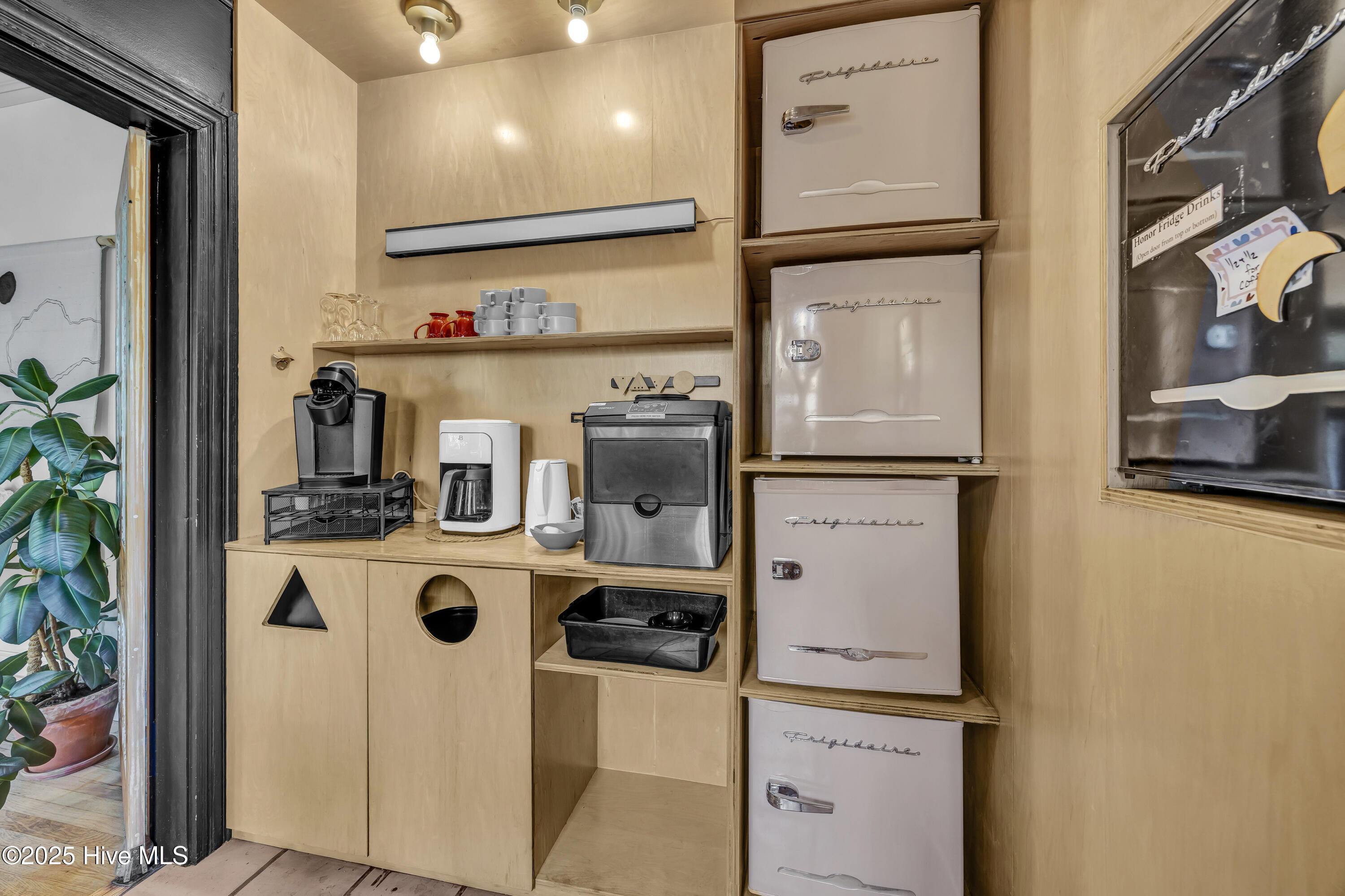 100531390 | Photo 47