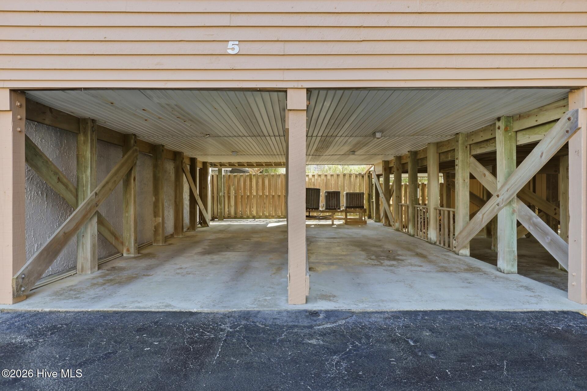 100563328 | Photo 27