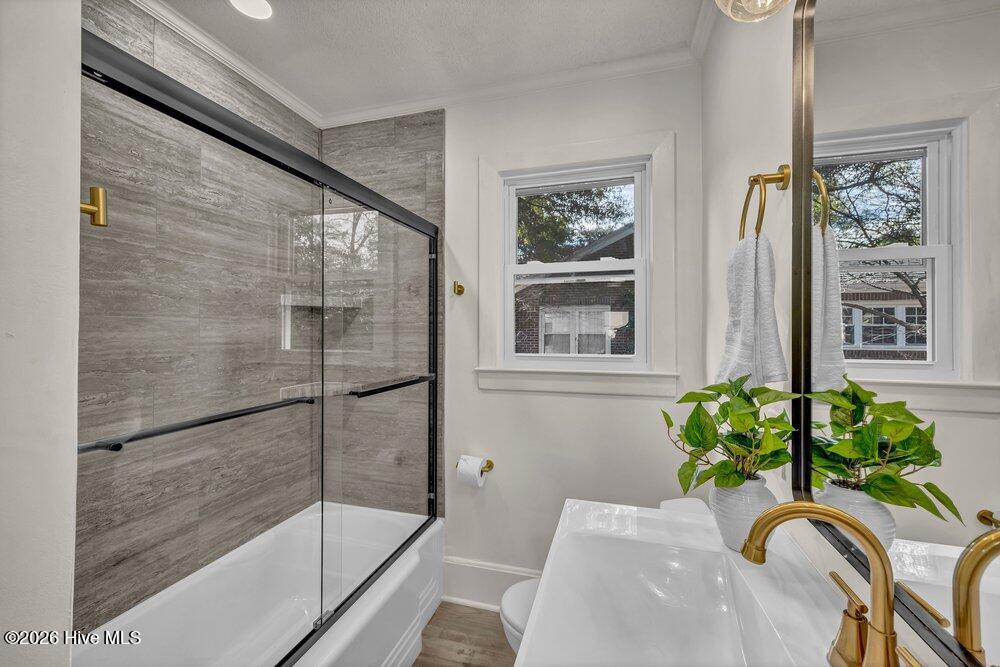 100549662 | Photo 20