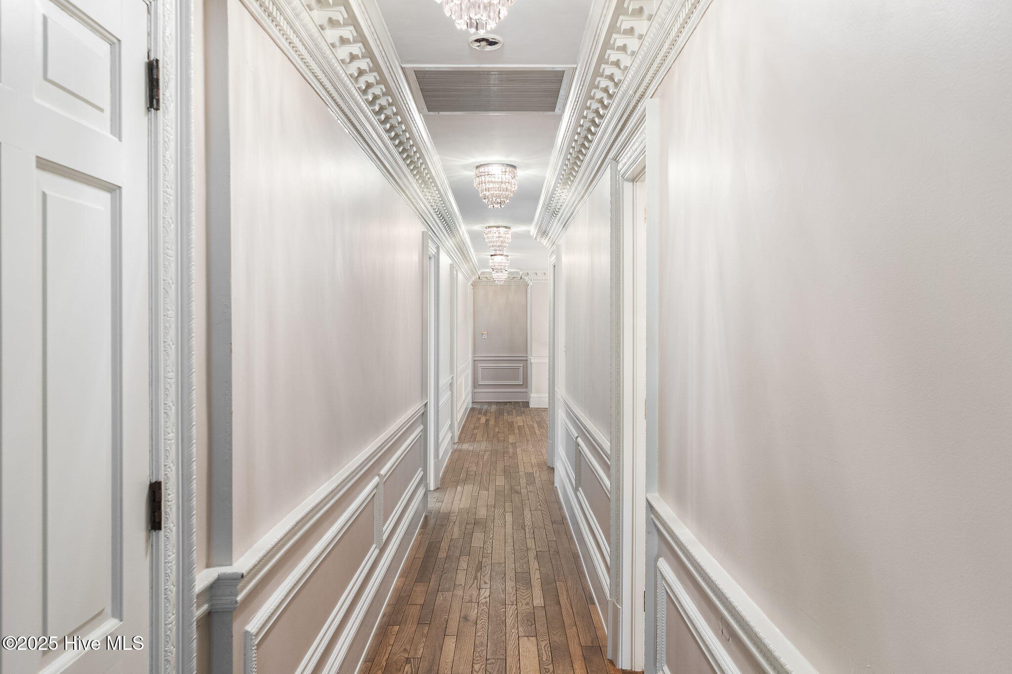 100528330 | Photo 44