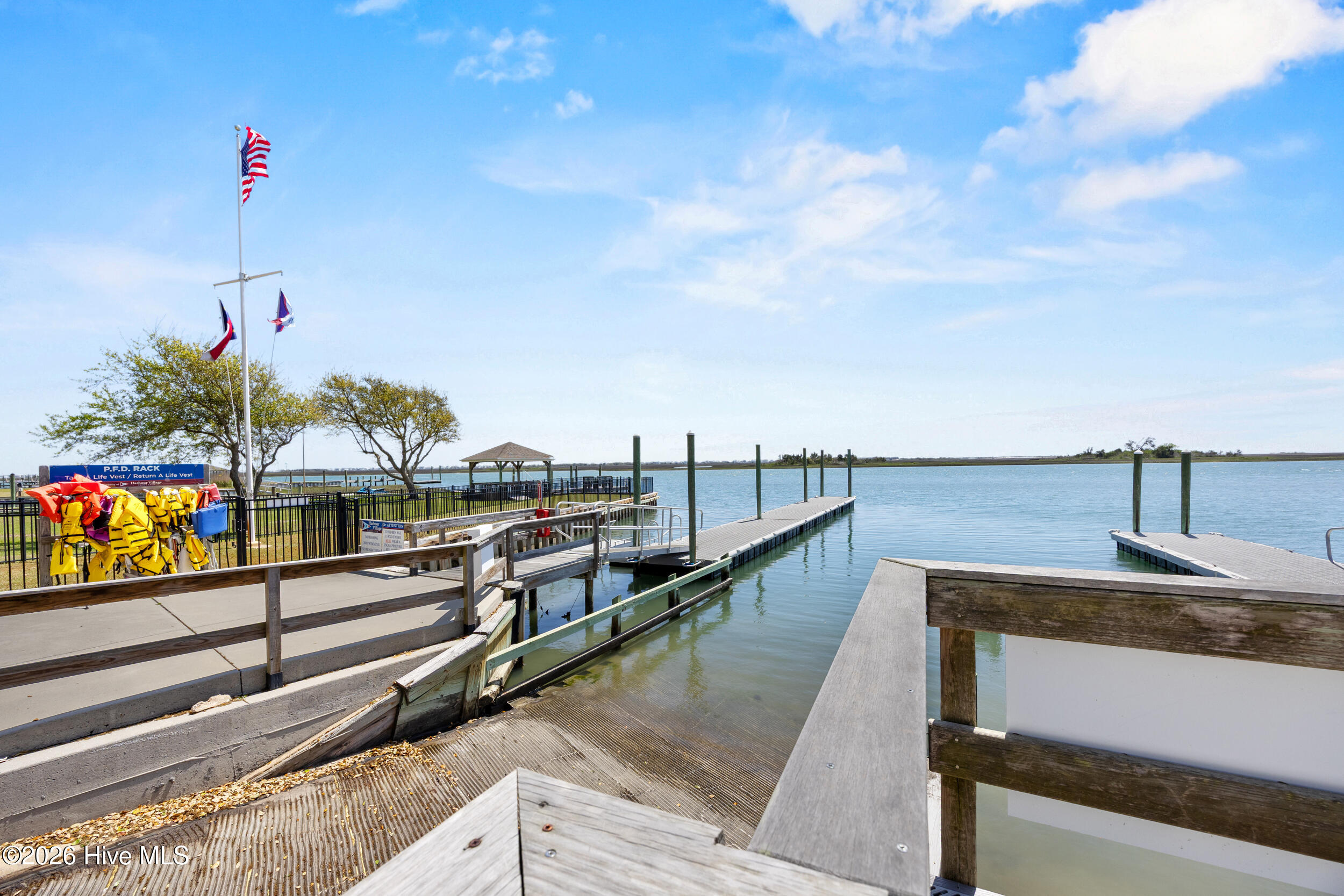 100565893 | Photo 53