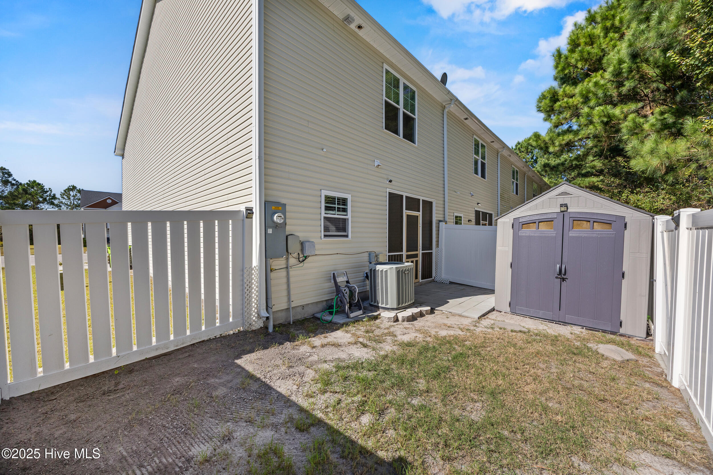 100538119 | Photo 33