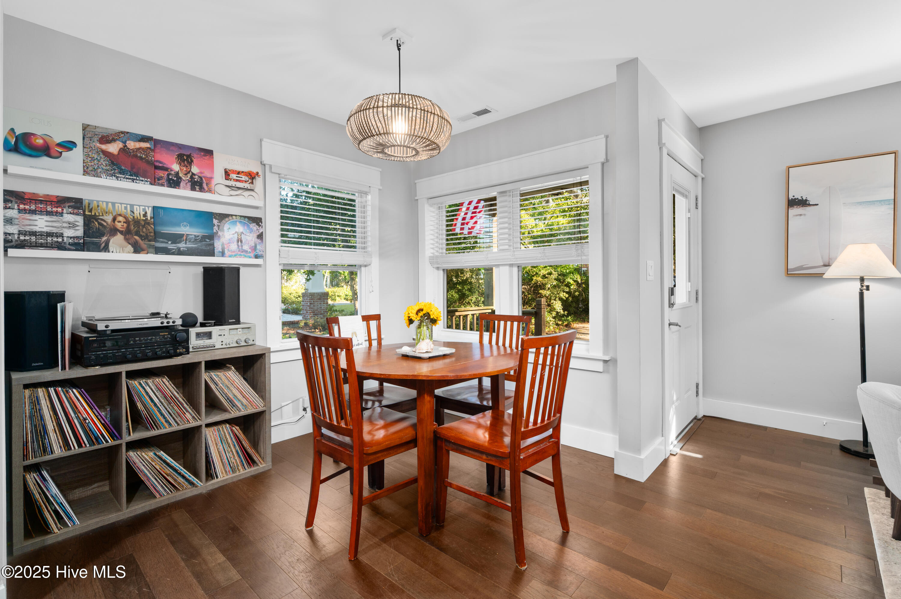 100542345 | Photo 15