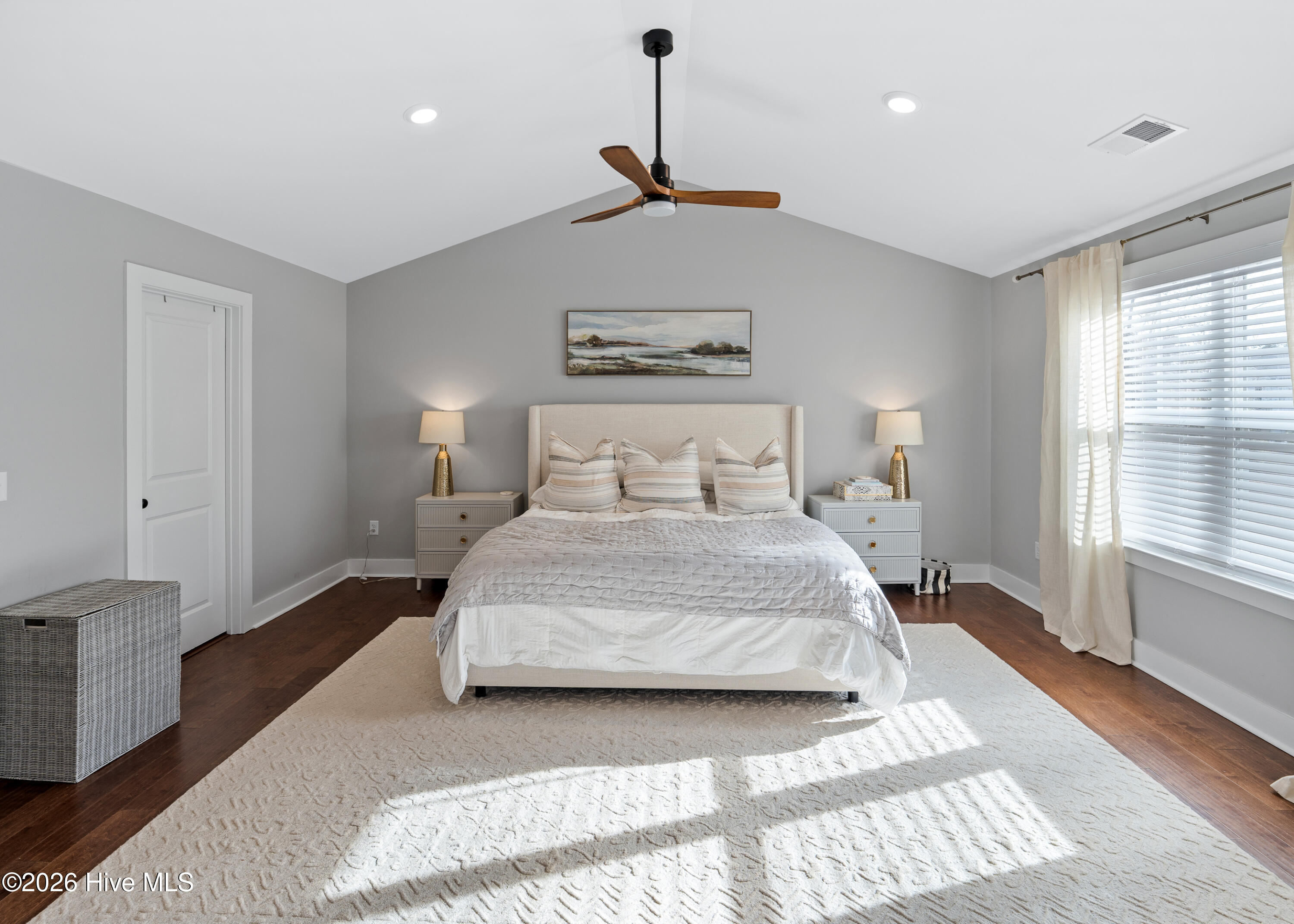 100548609 | Photo 28