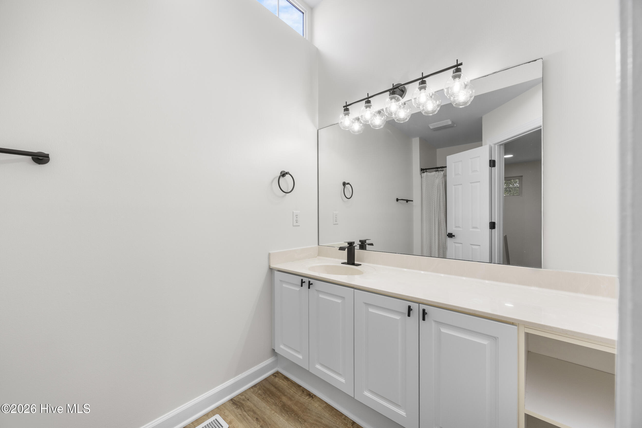 100567822 | Photo 33