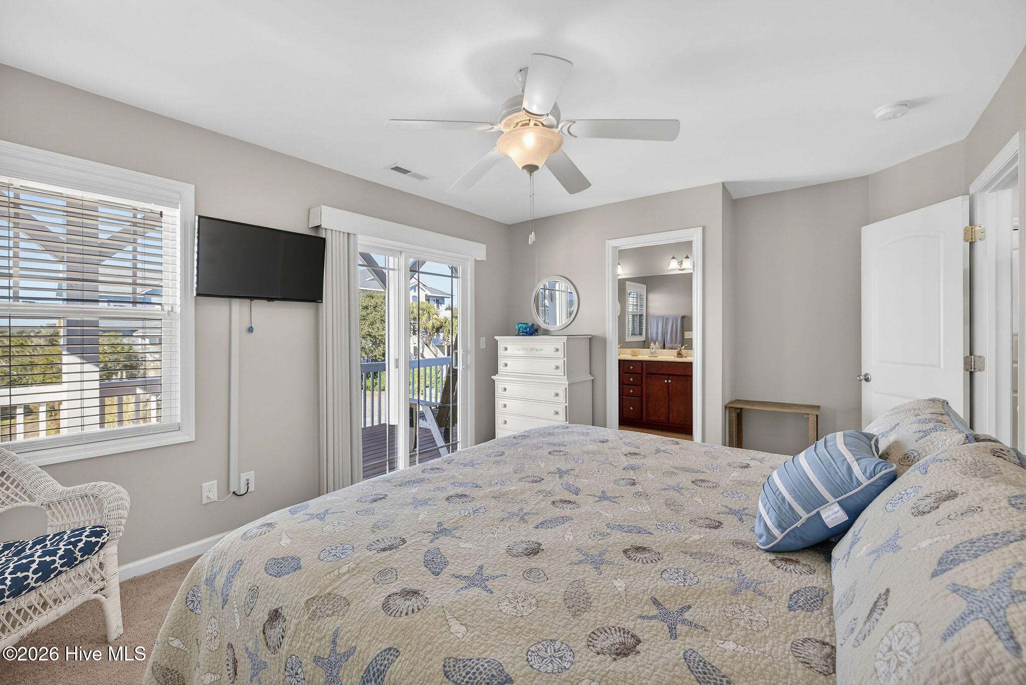 100549584 | Photo 44