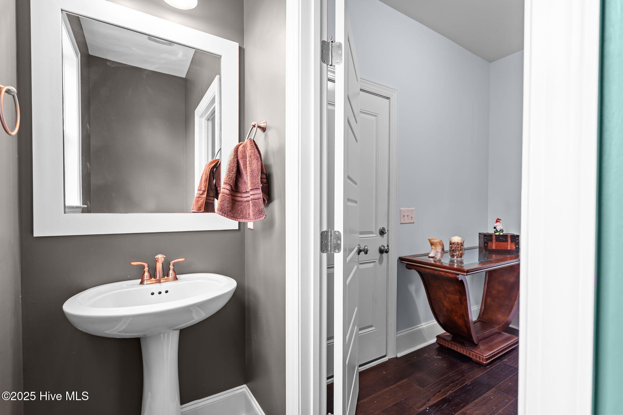 100525866 | Photo 33