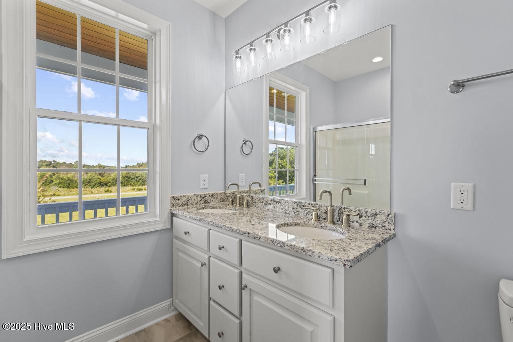 100535479 | Photo 60