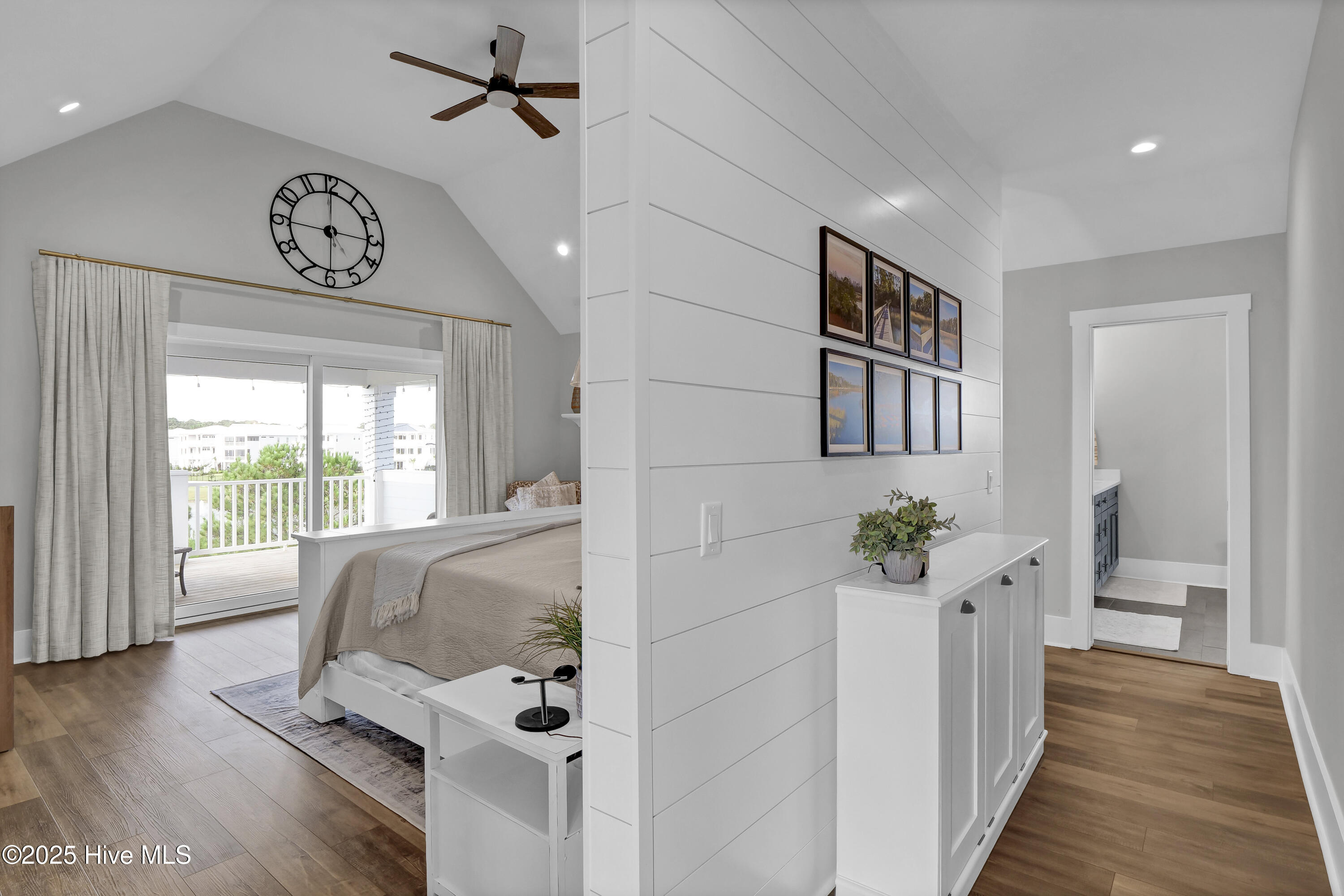 100534317 | Photo 32