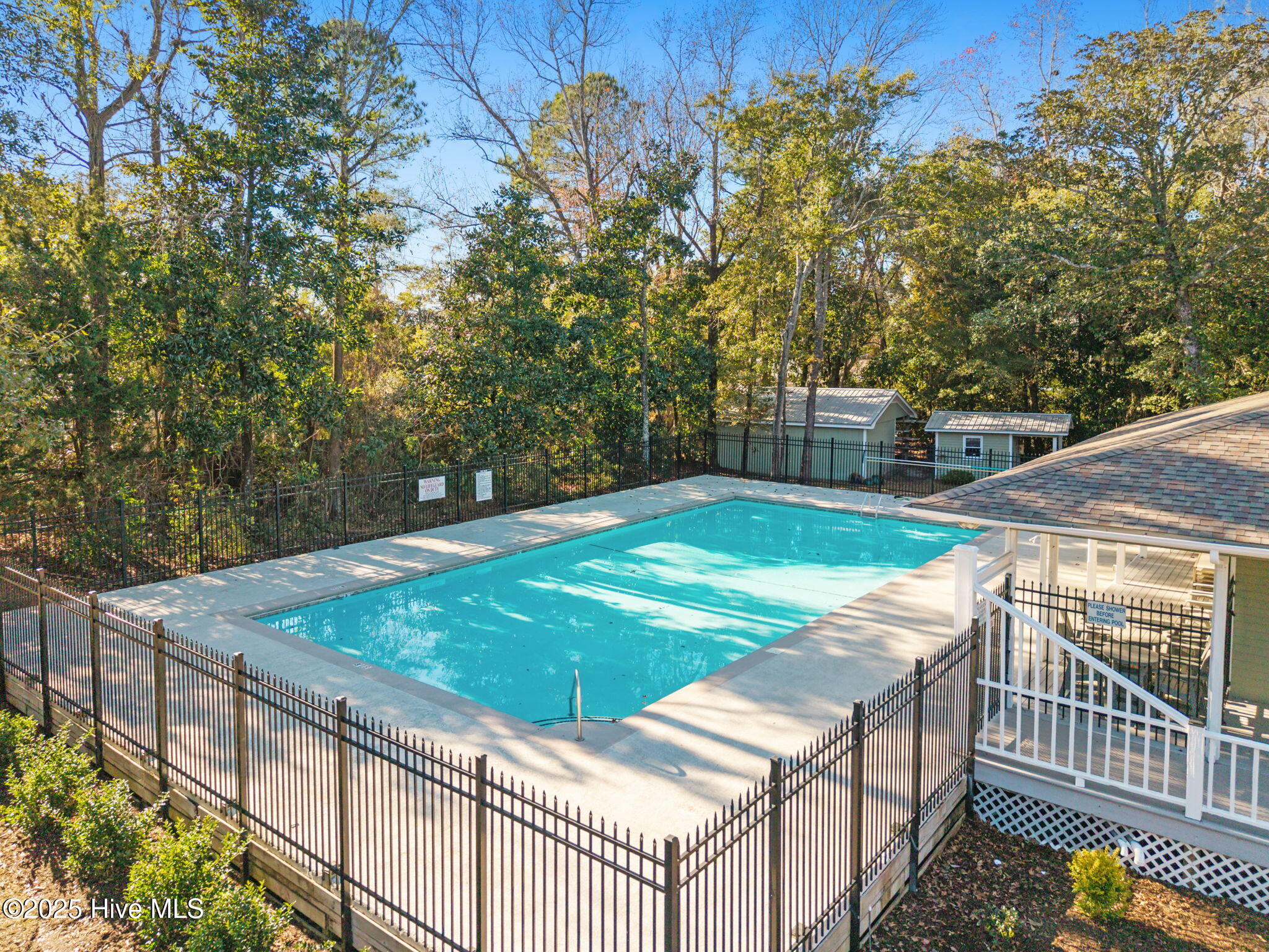 100547956 | Photo 33