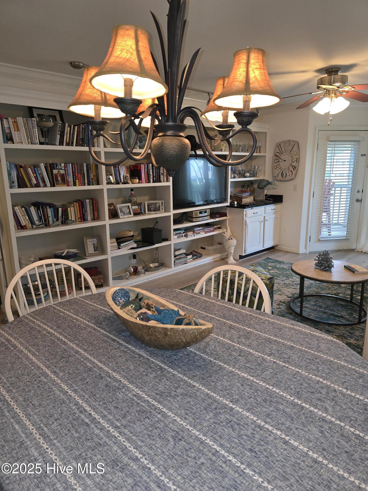 100465977 | Photo 16