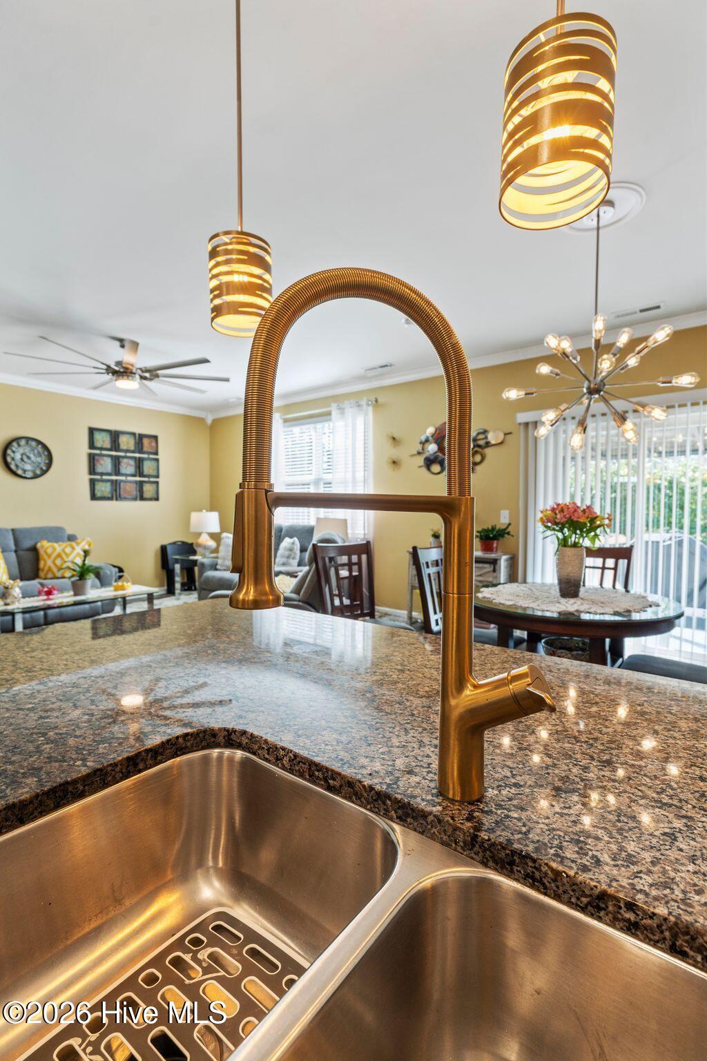 100550283 | Photo 20