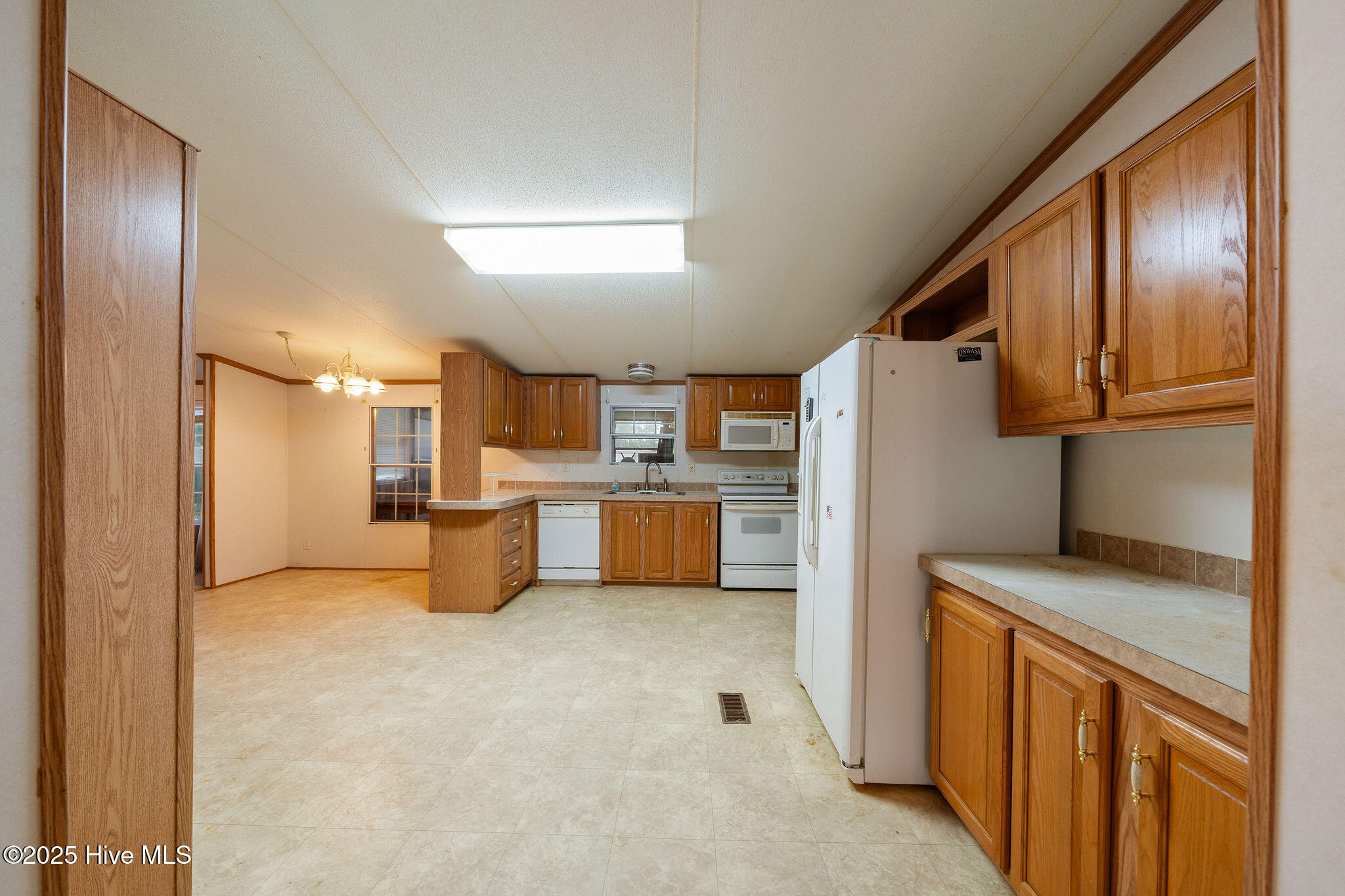 100513663 | Photo 12