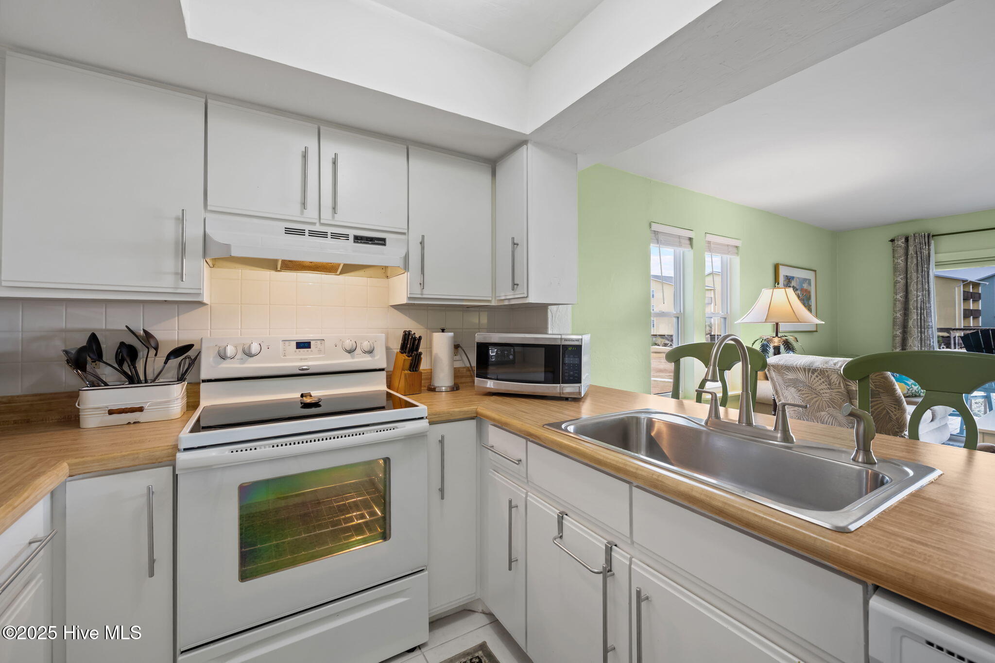 100543704 | Photo 12