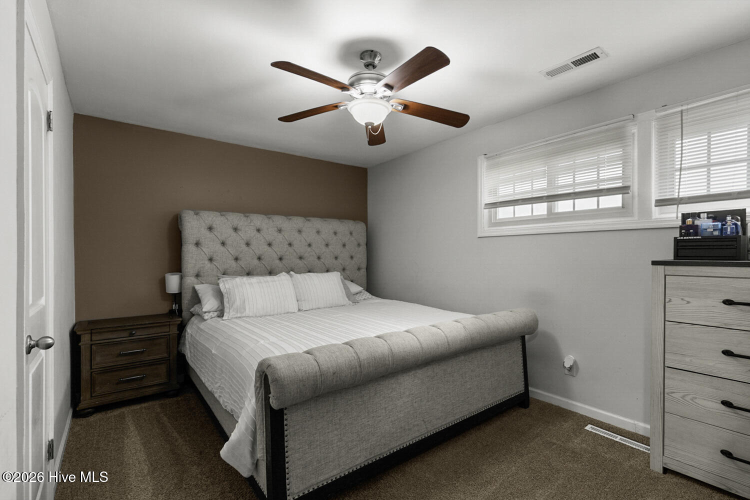 100550663 | Photo 23