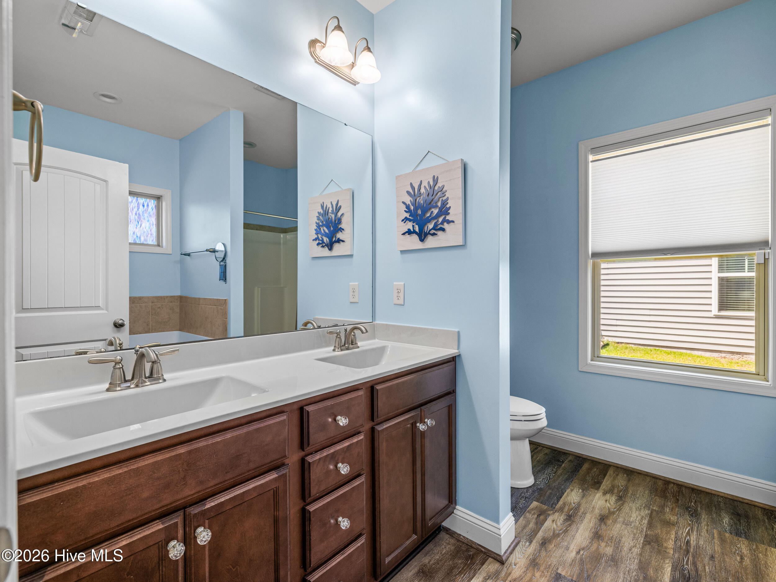 100567320 | Photo 31