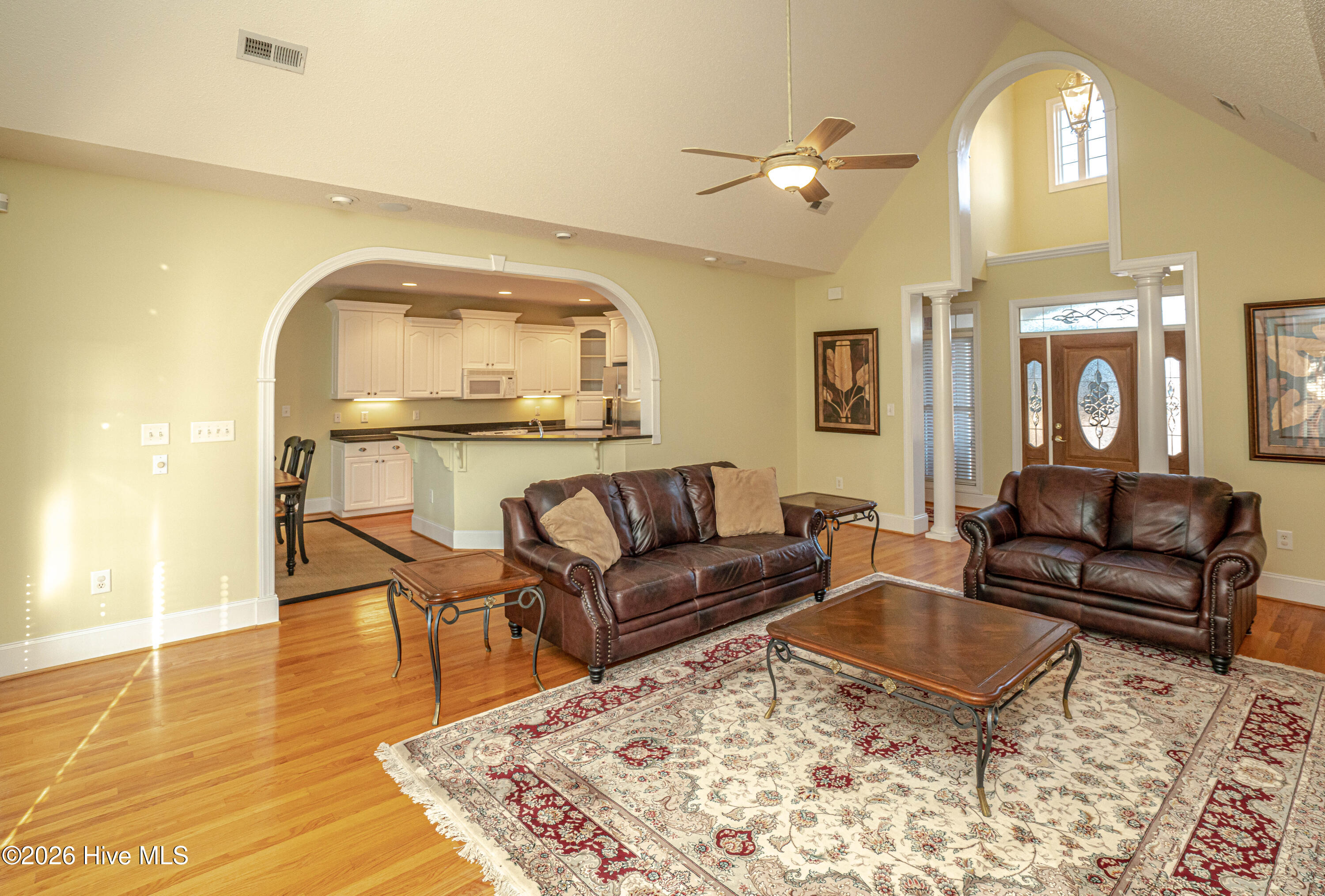 100553536 | Photo 12