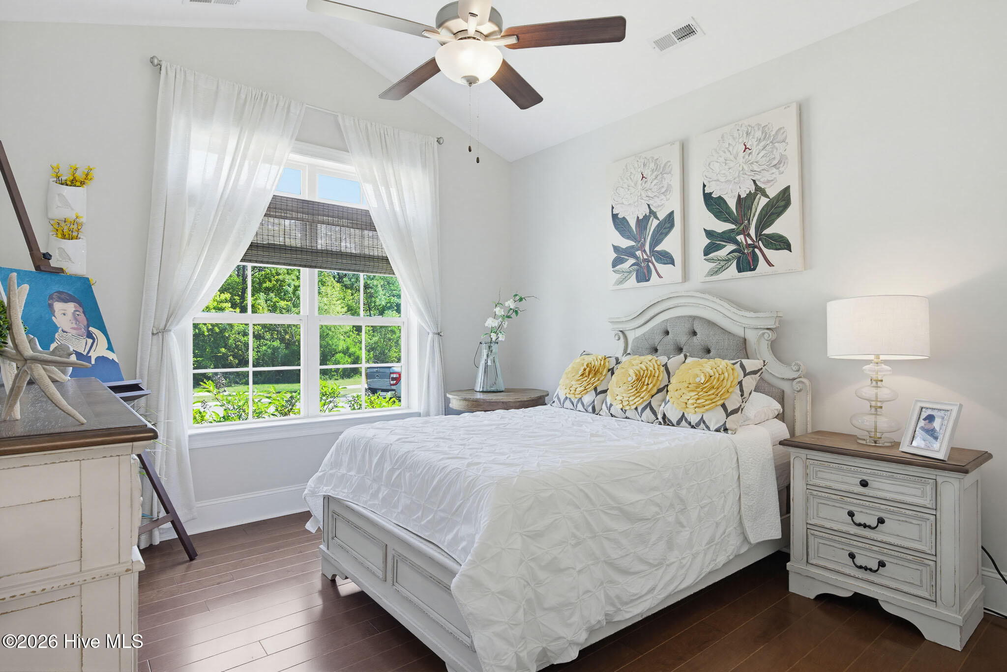 100569599 | Photo 28