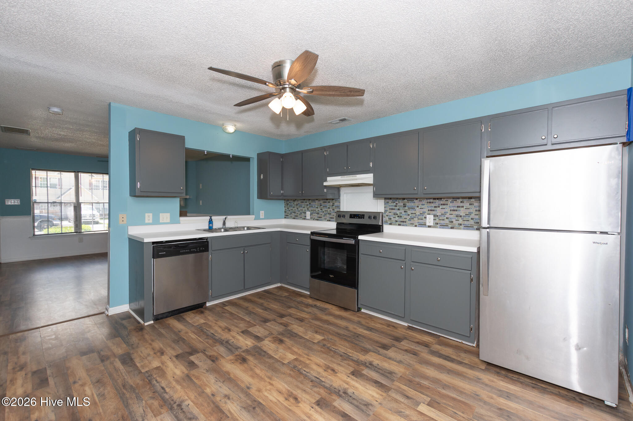 100564073 | Photo 11