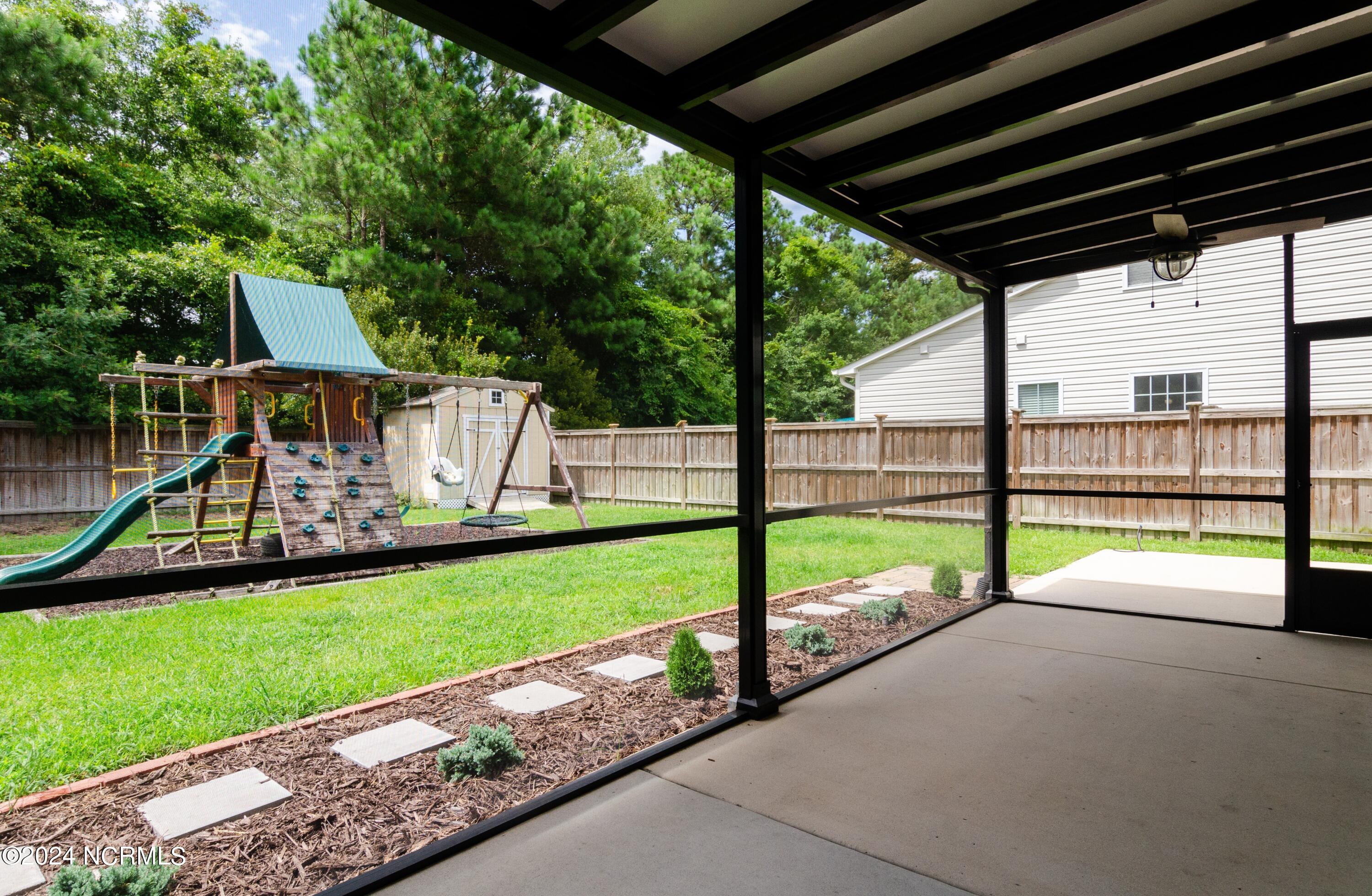 100547679 | Photo 35