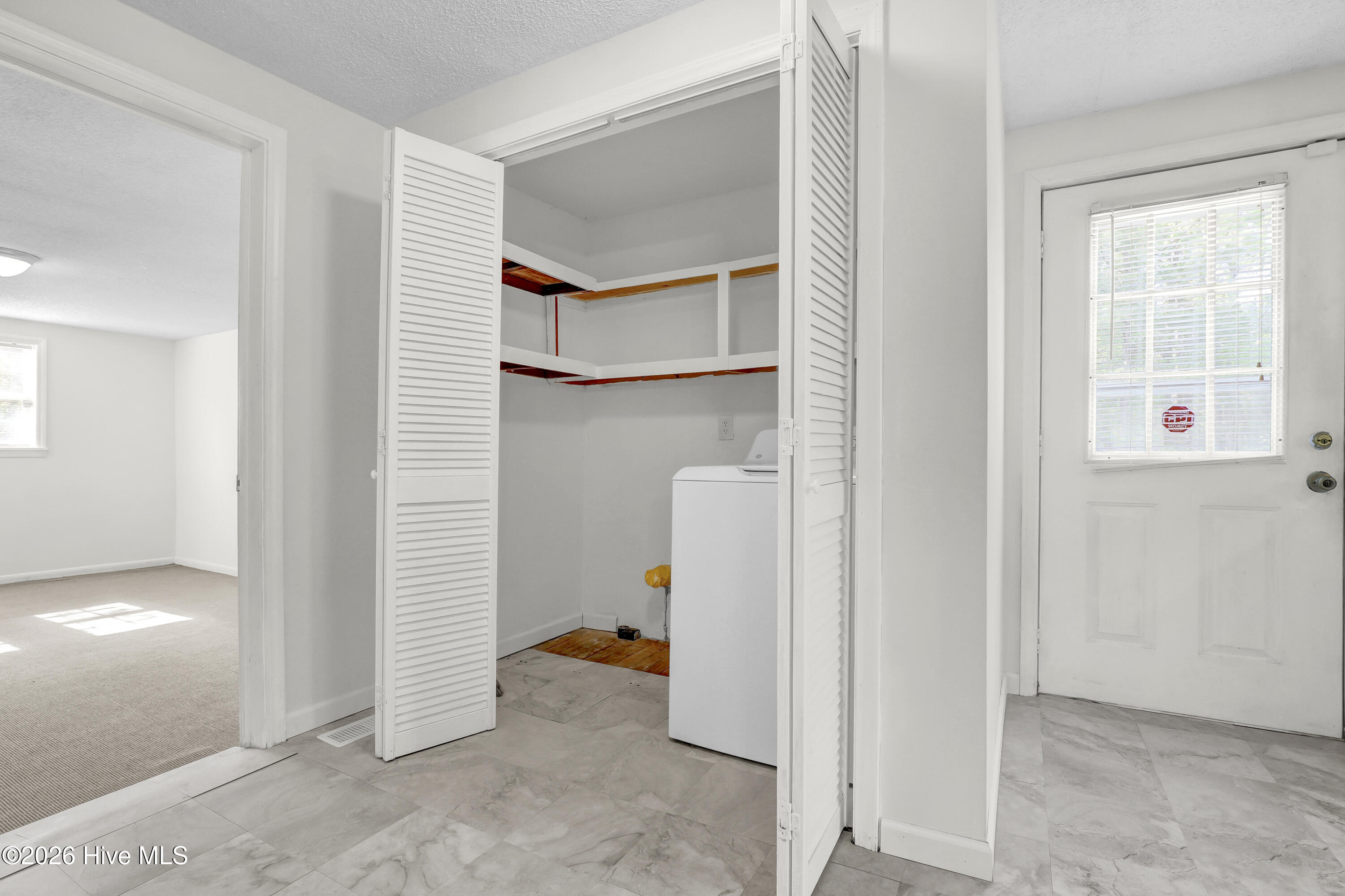 100567063 | Photo 15