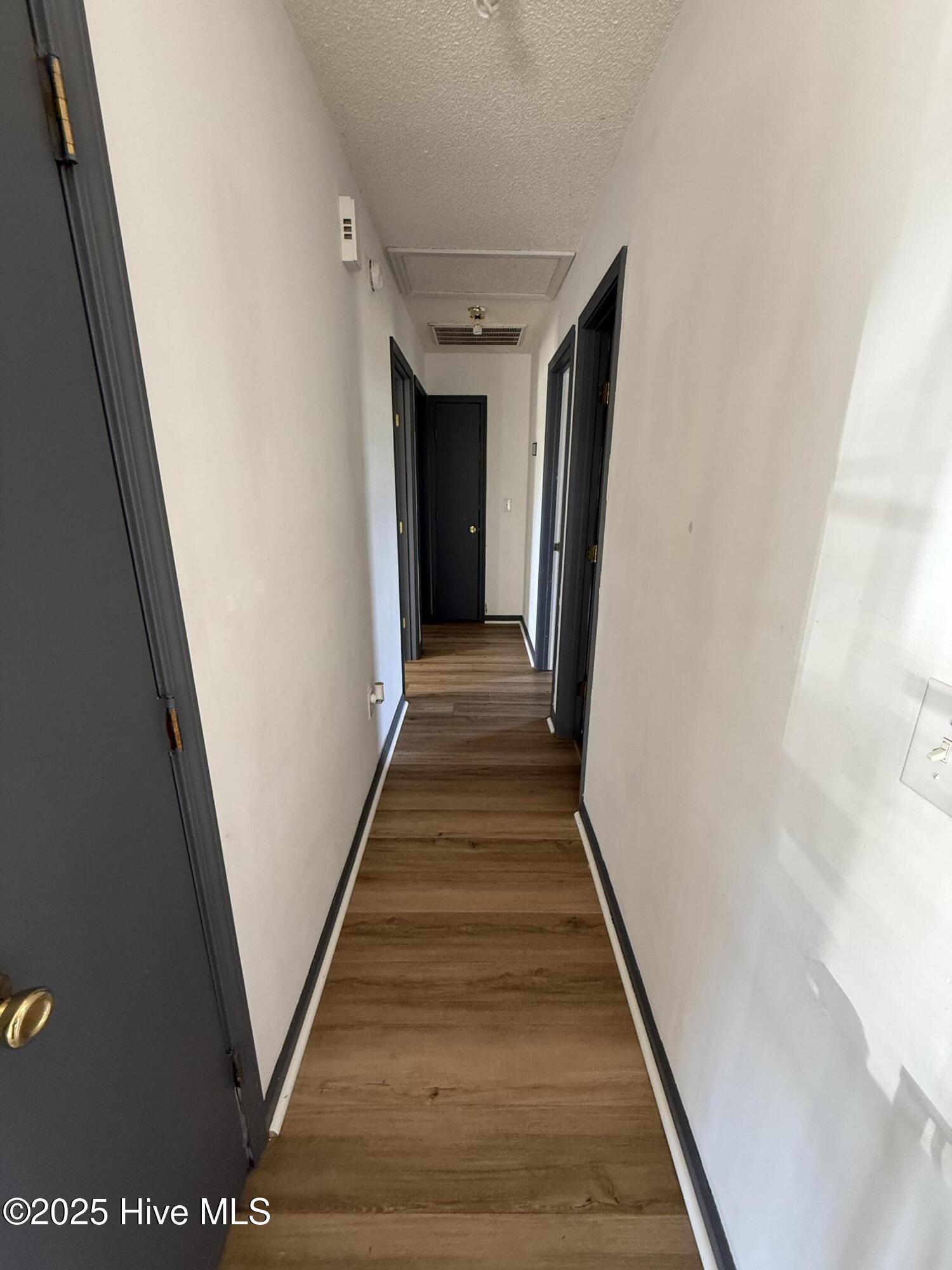 100525270 | Photo 28