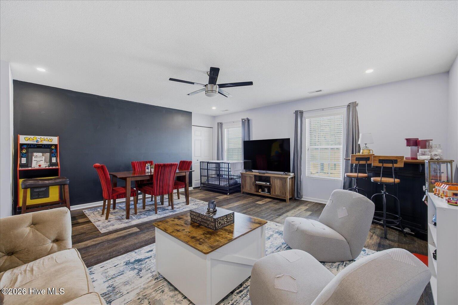 100563445 | Photo 22