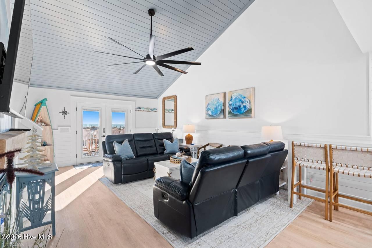 100553322 | Photo 42