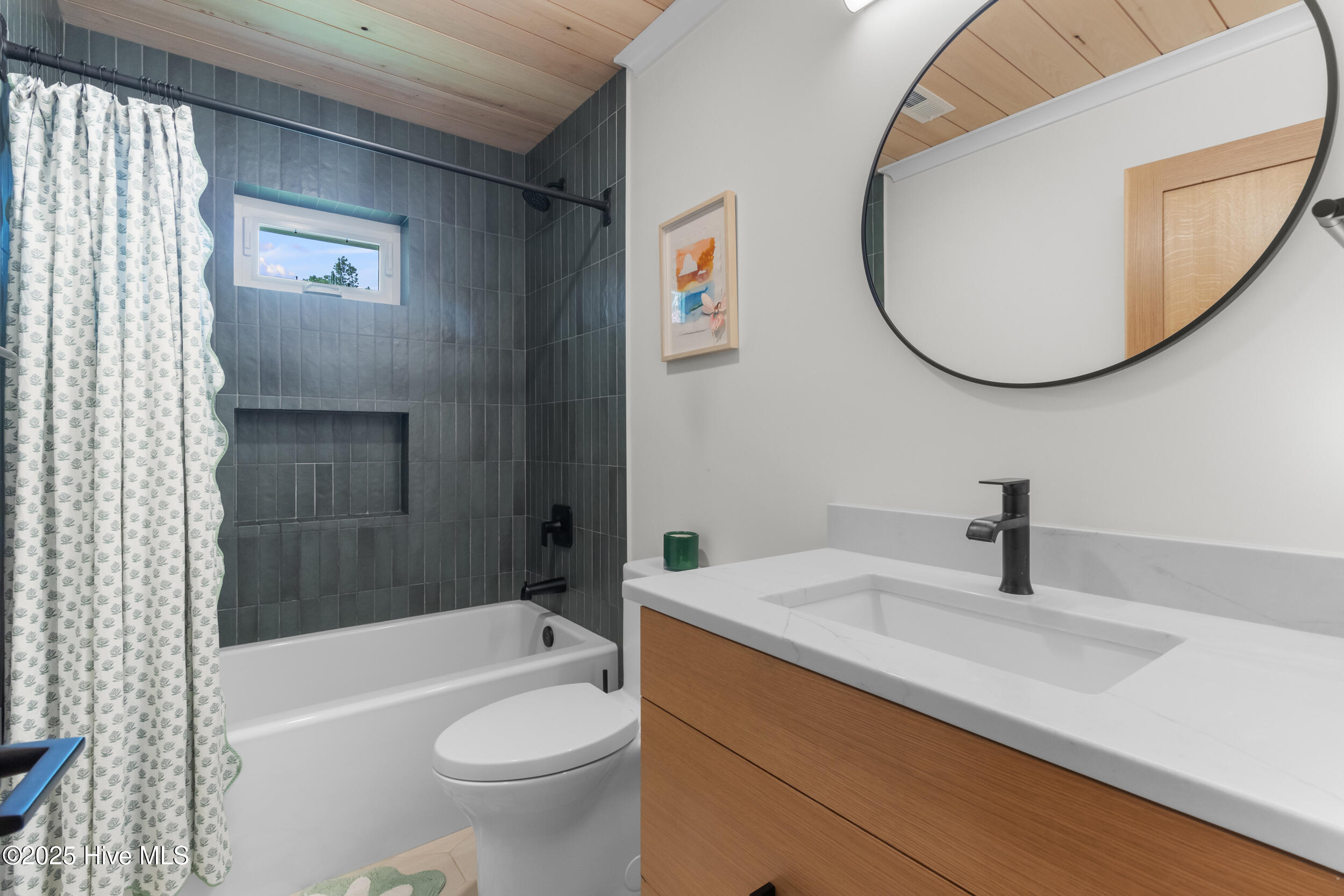 100551660 | Photo 25