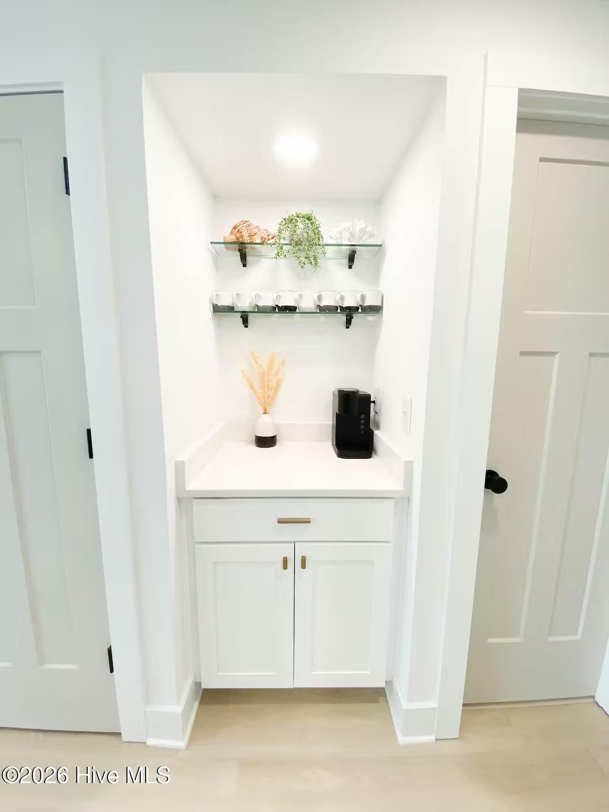 100562681 | Photo 13