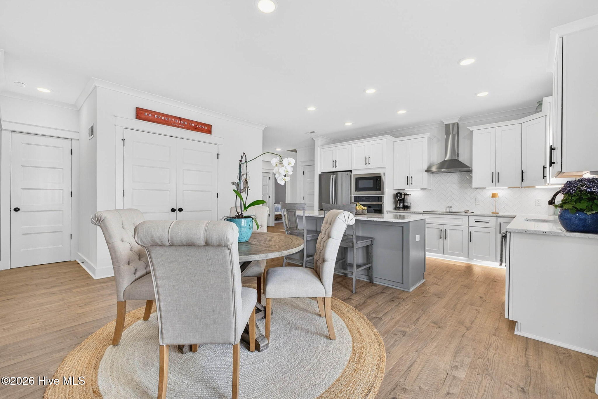 100561272 | Photo 14