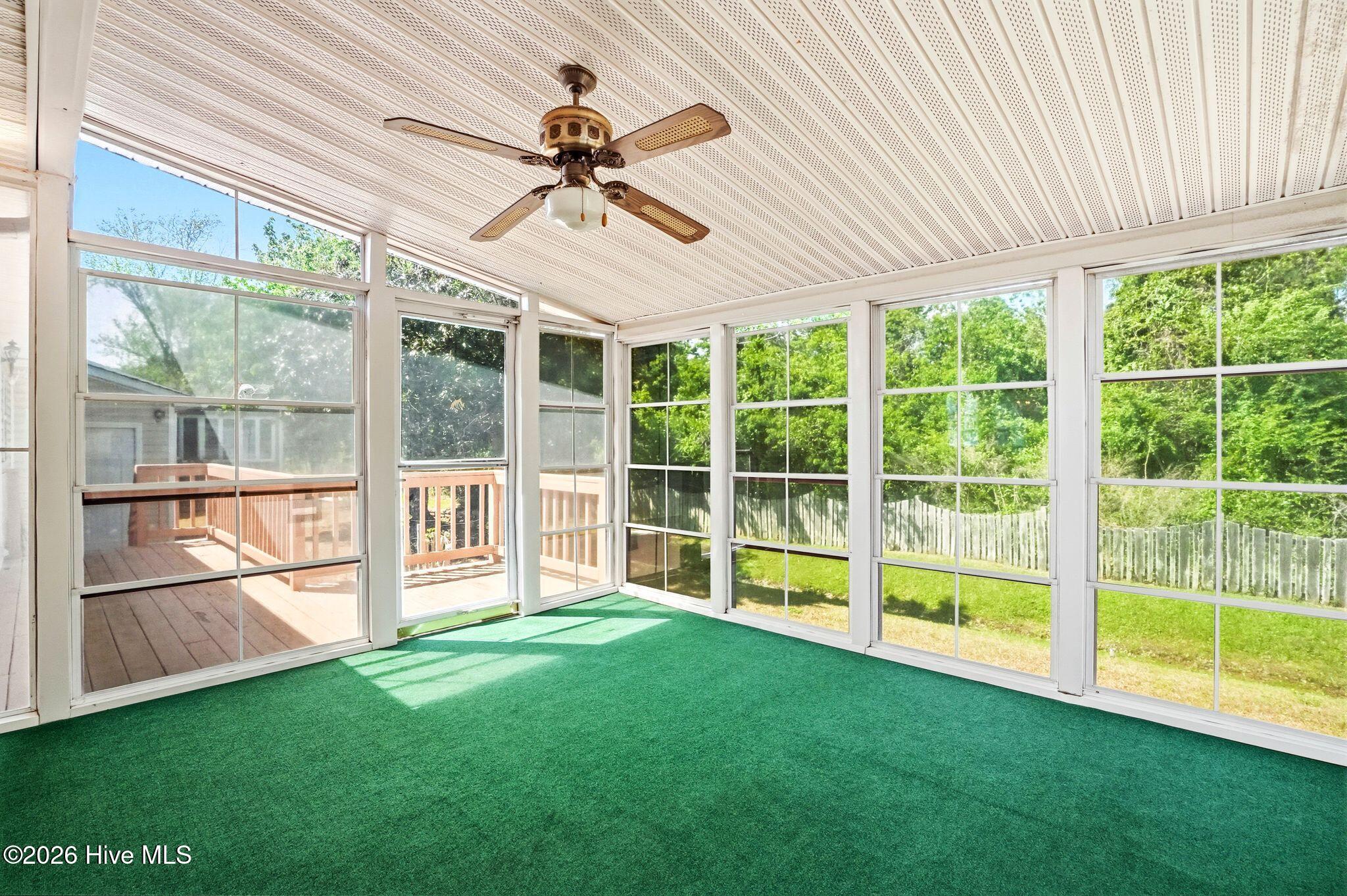 100567371 | Photo 51