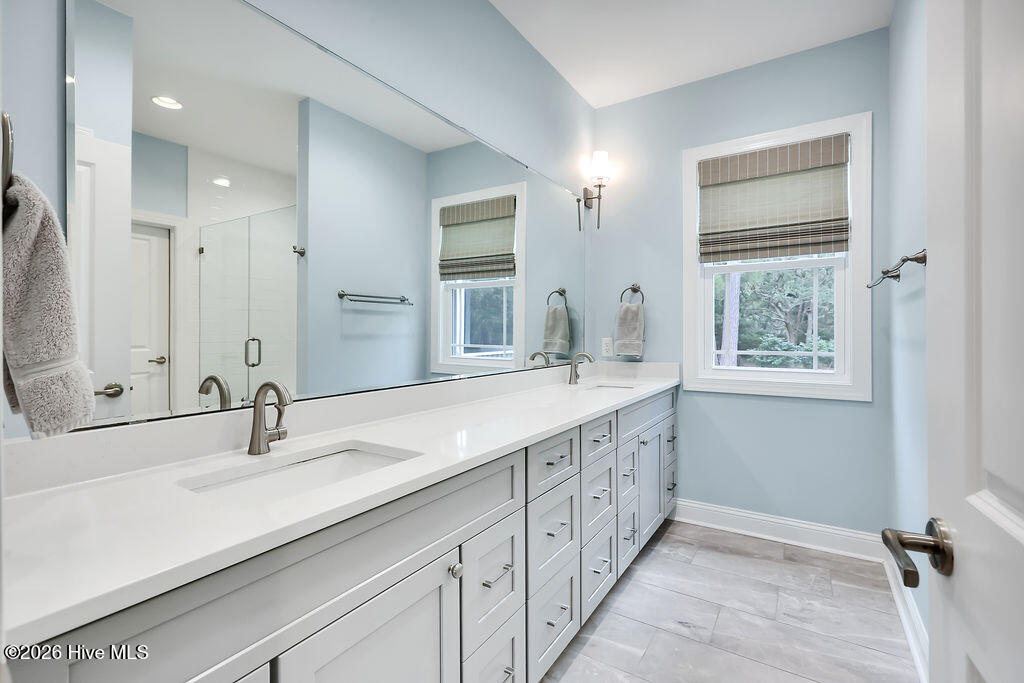 100557282 | Photo 16