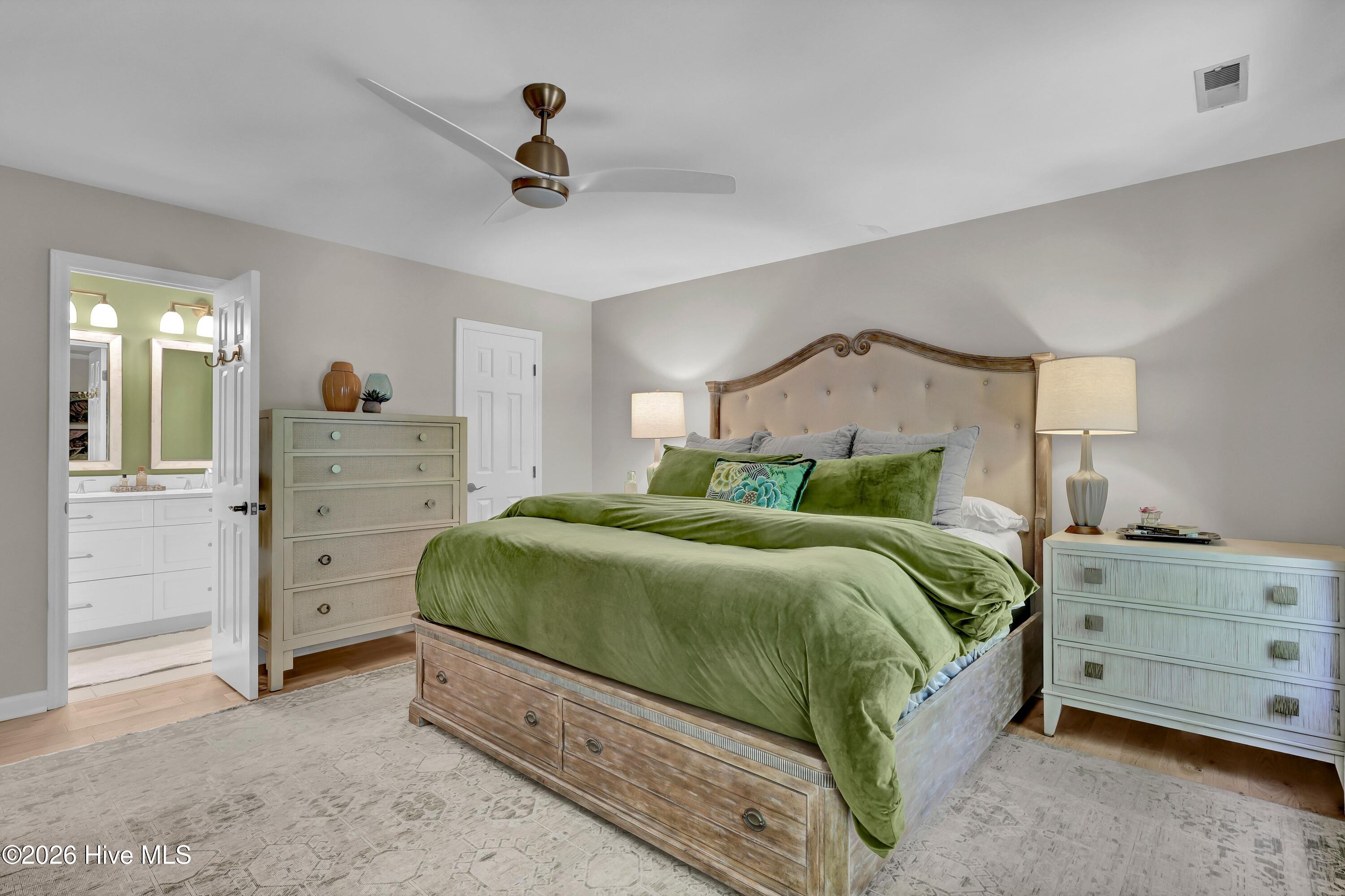 100569392 | Photo 22