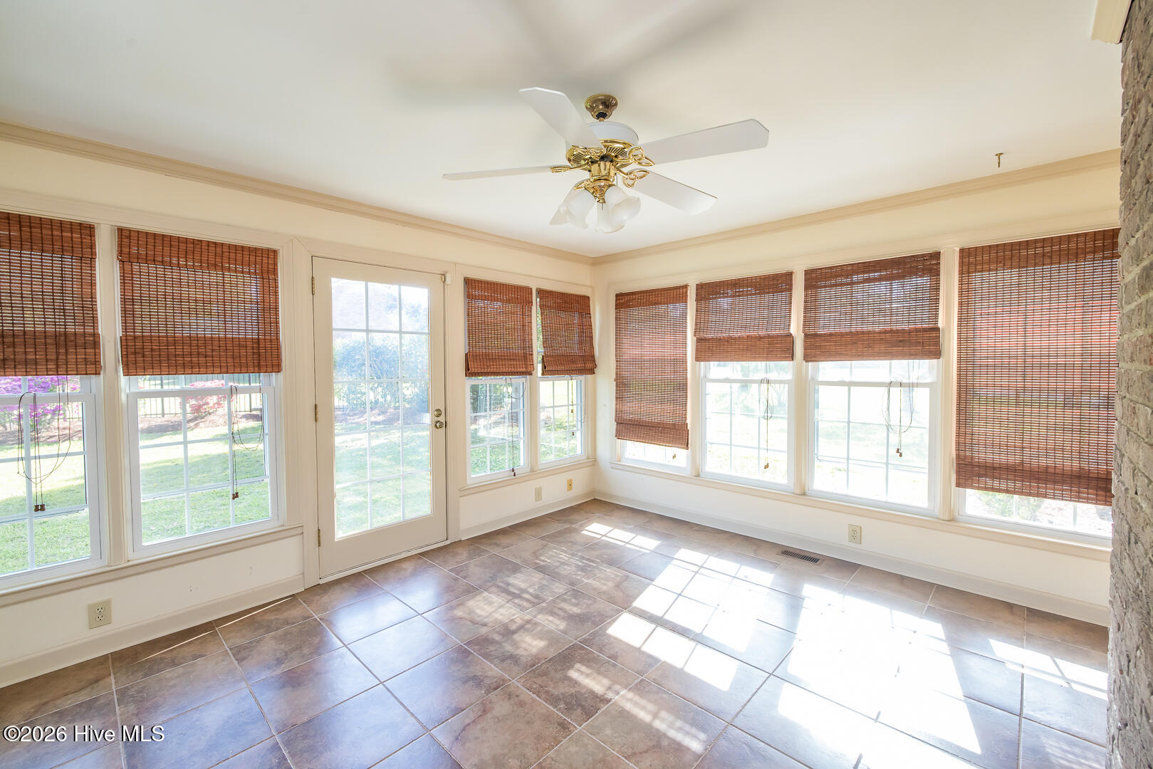 100570429 | Photo 31