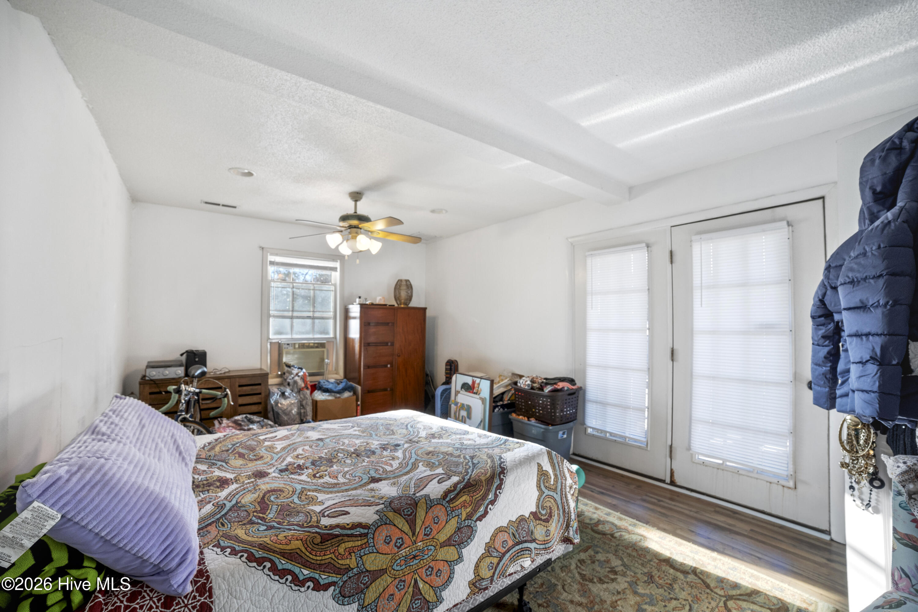 100541663 | Photo 24