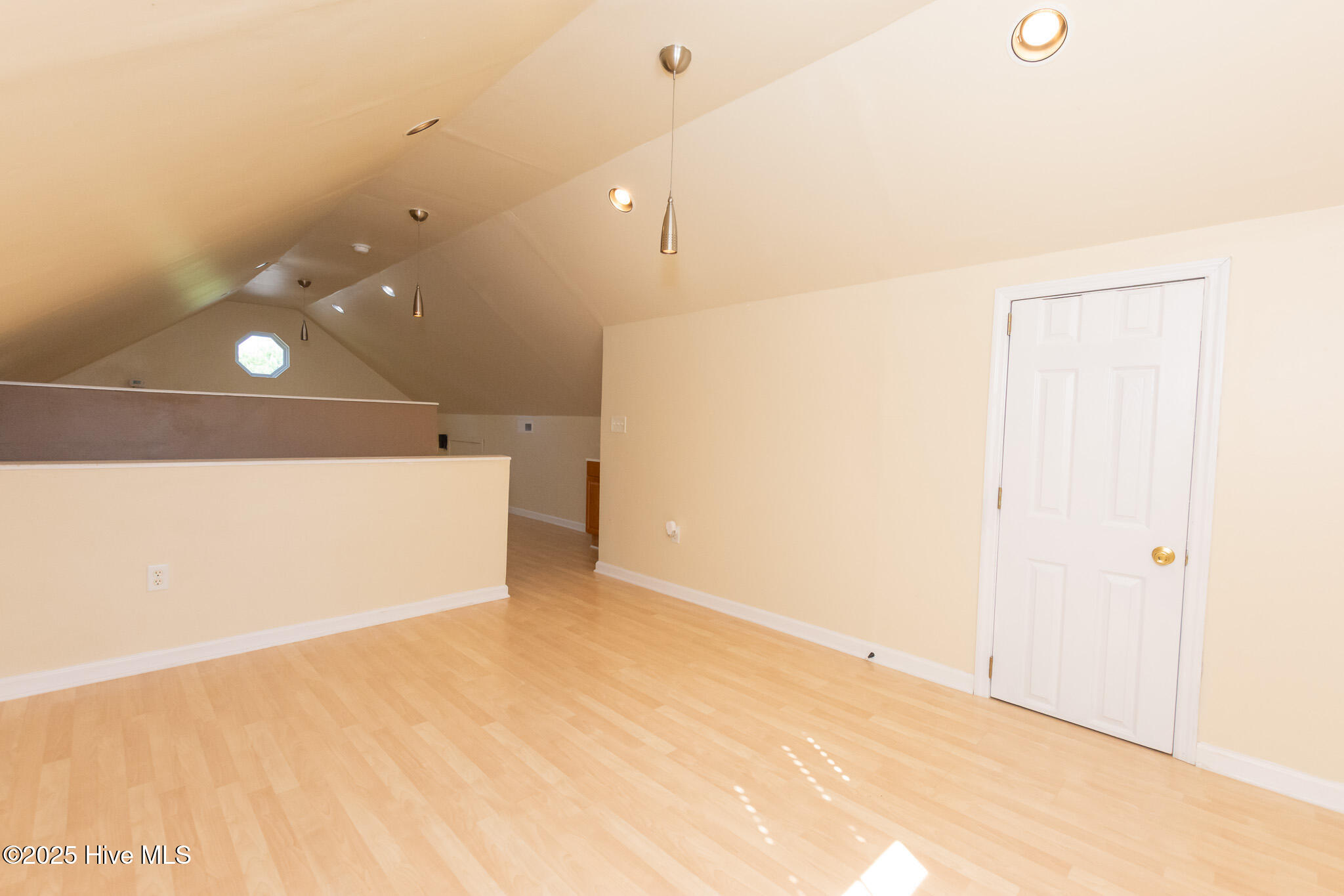 100554866 | Photo 44