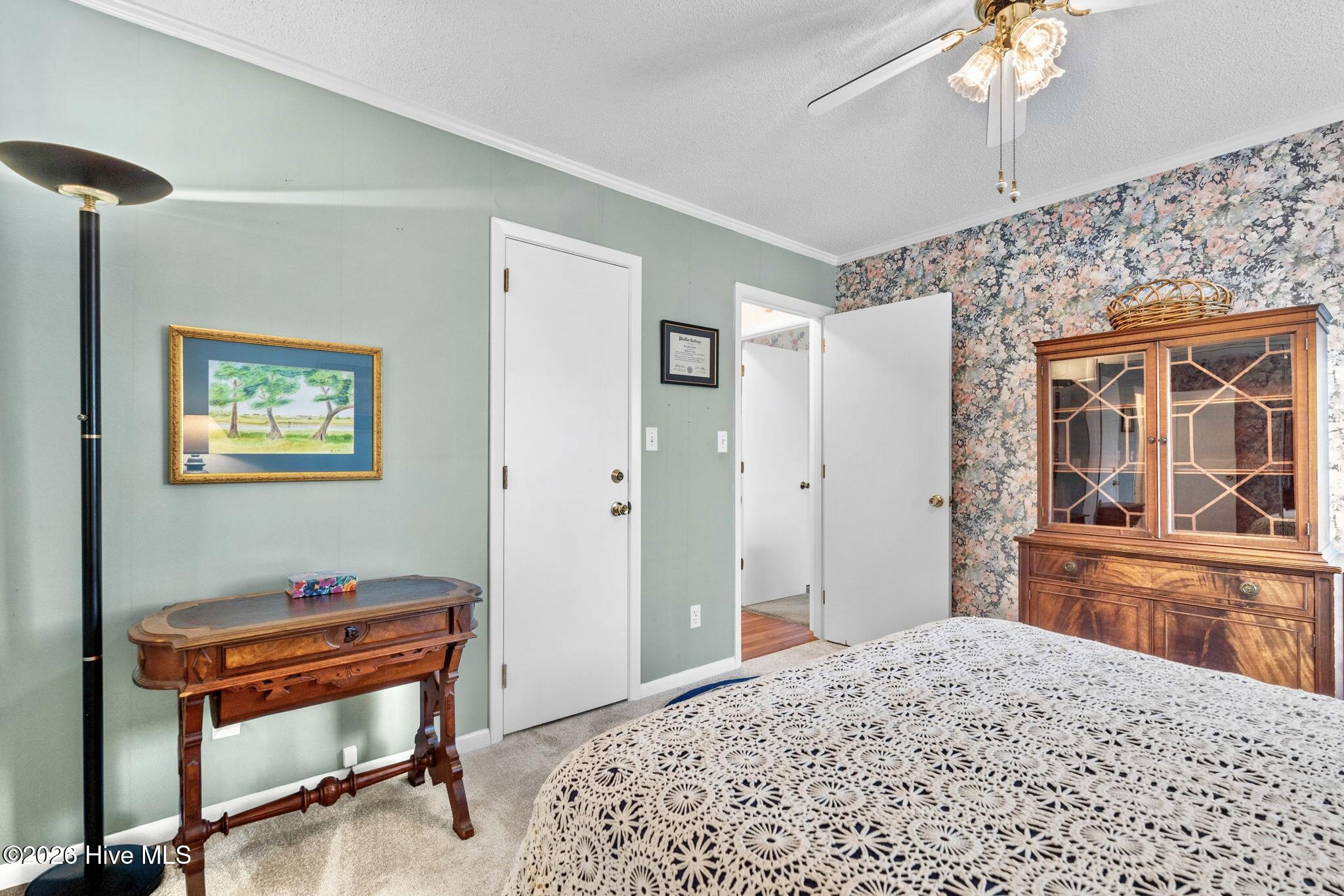 100561830 | Photo 18