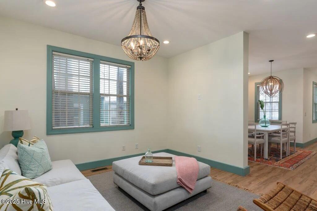 100541868 | Photo 41