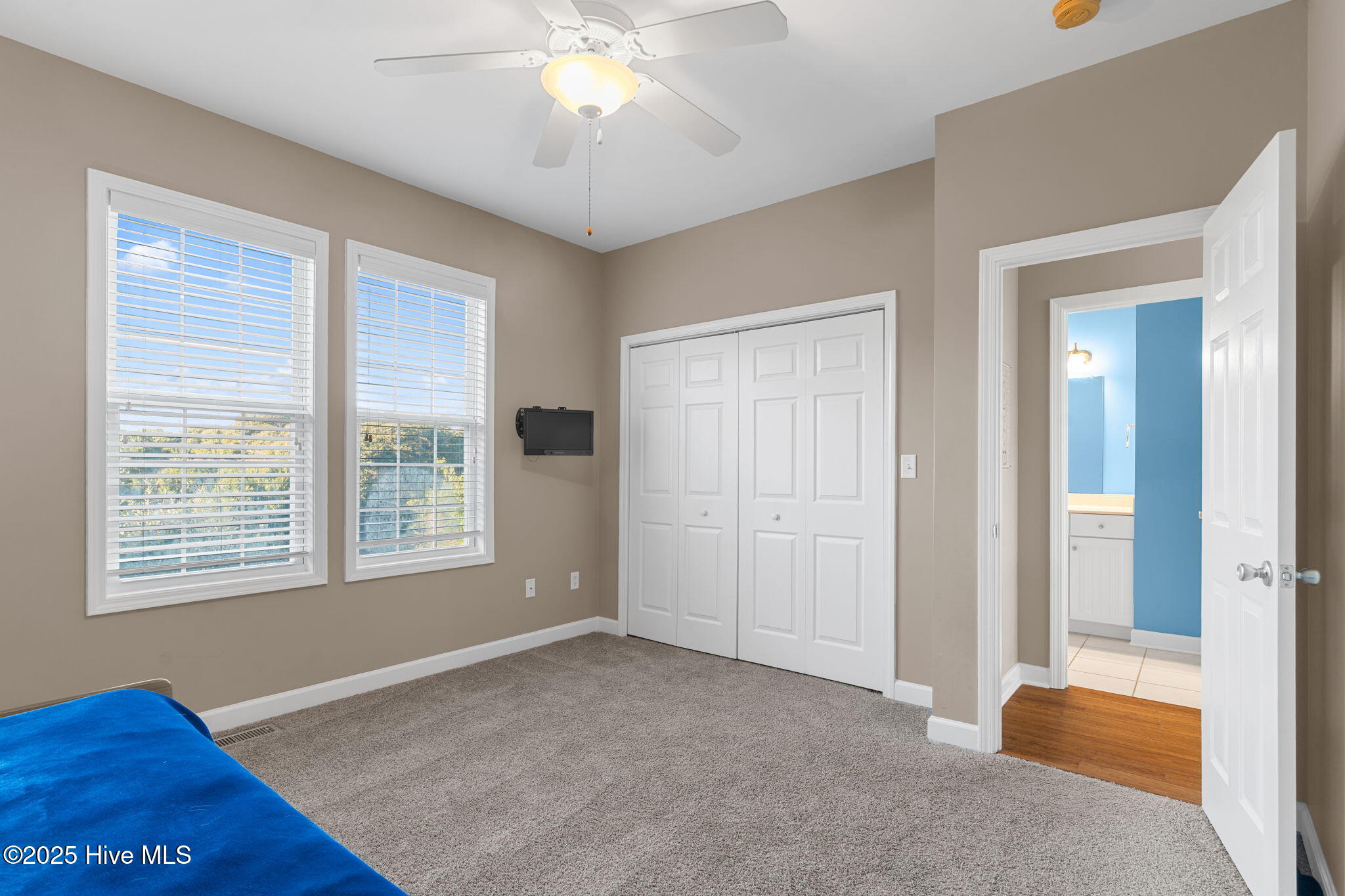 100544912 | Photo 52