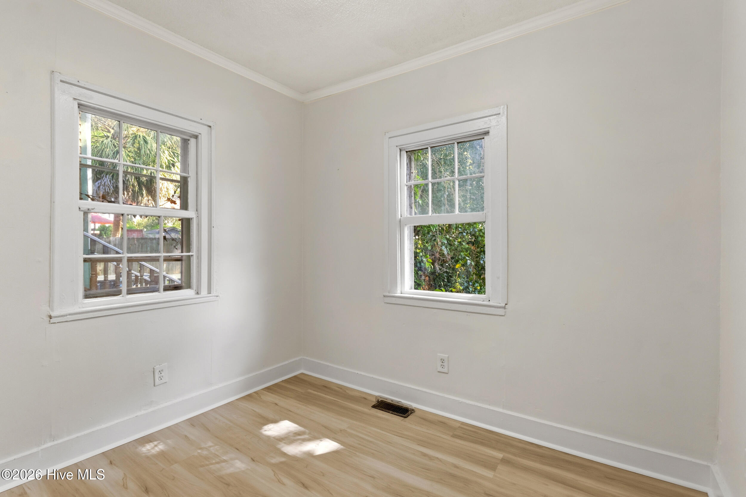 100566209 | Photo 15