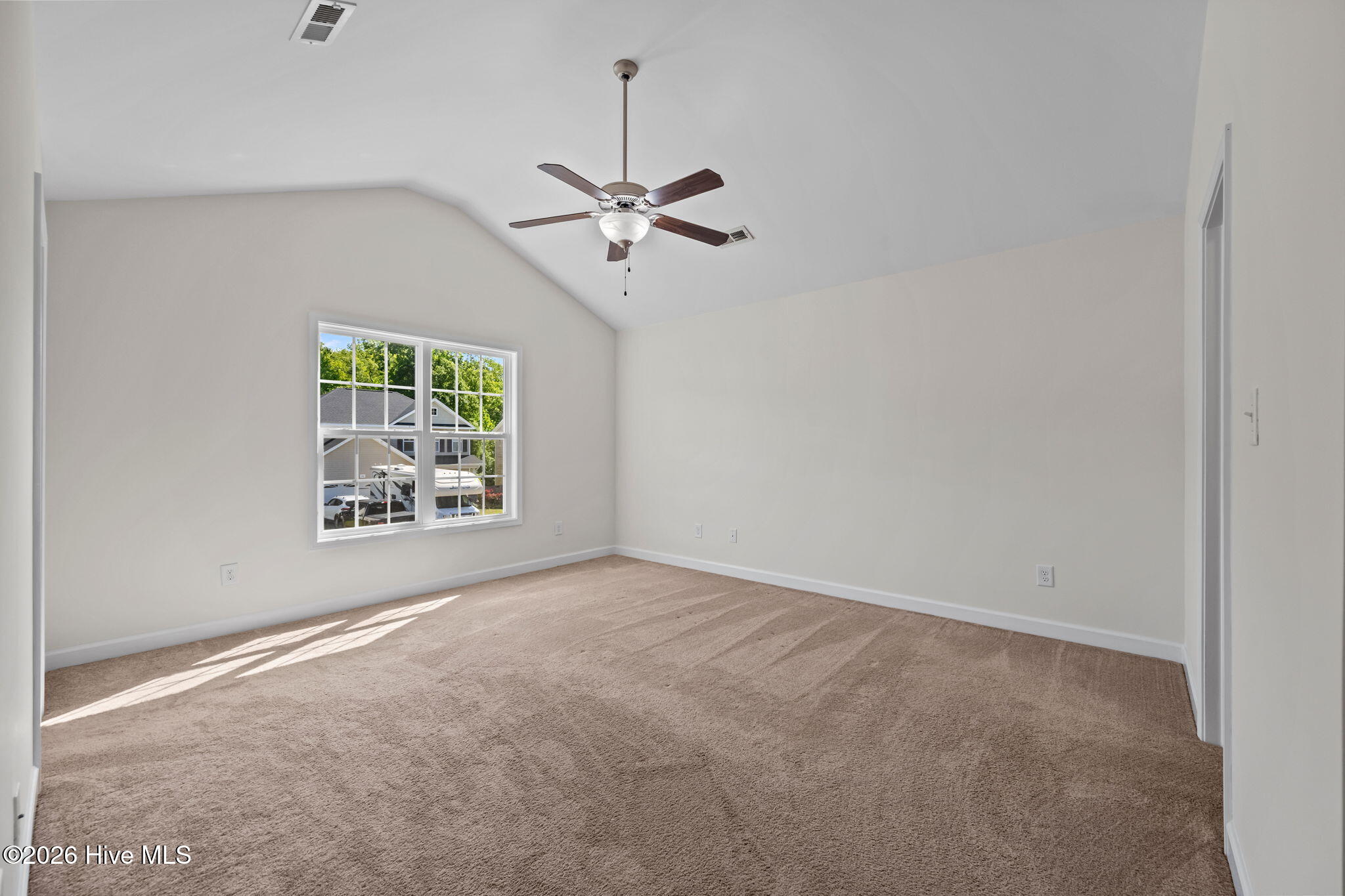 100570344 | Photo 22