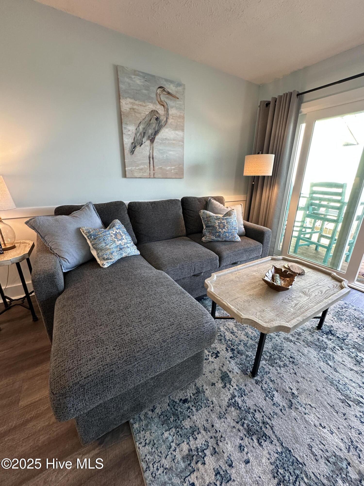 100545930 | Photo 20