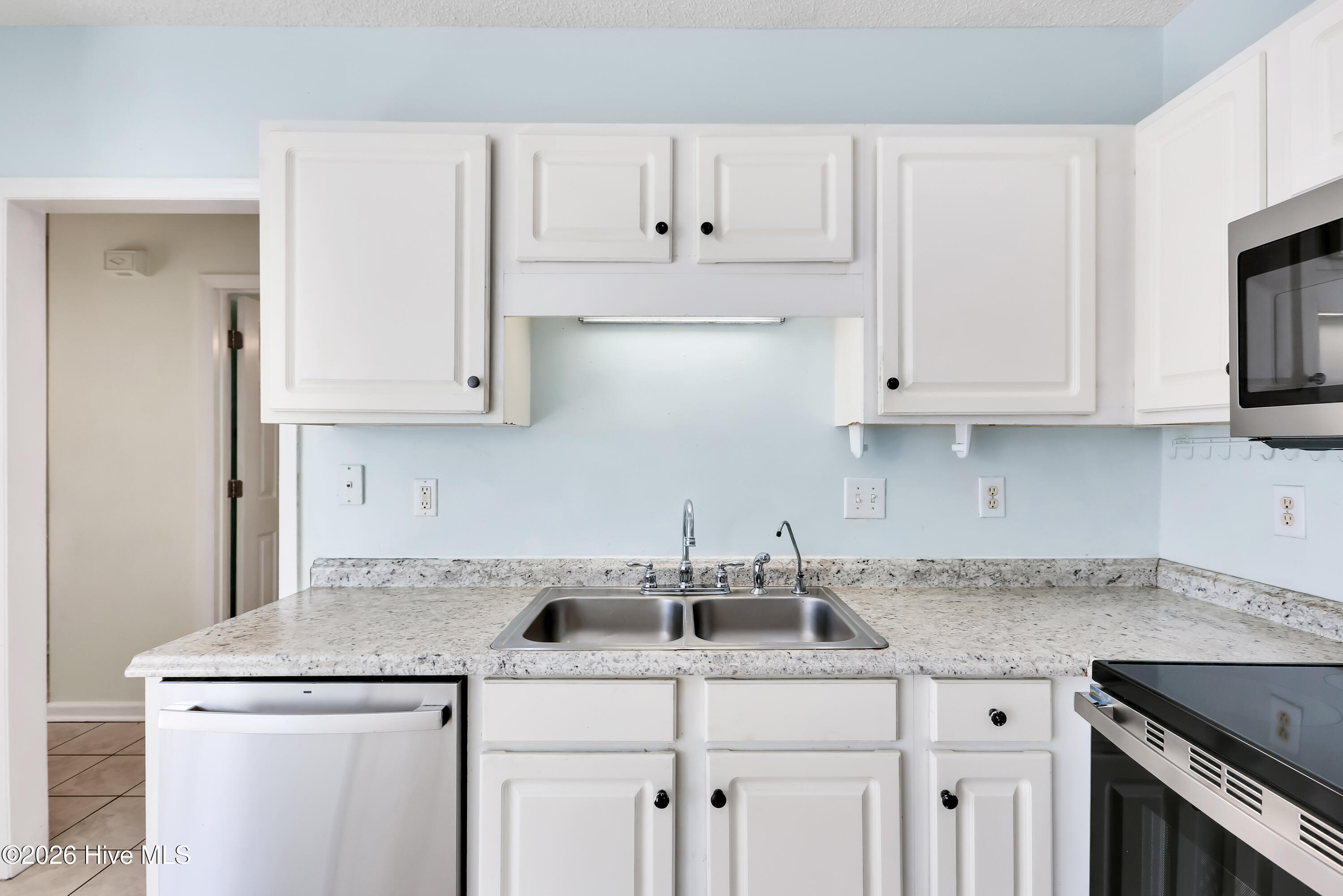 100550407 | Photo 11